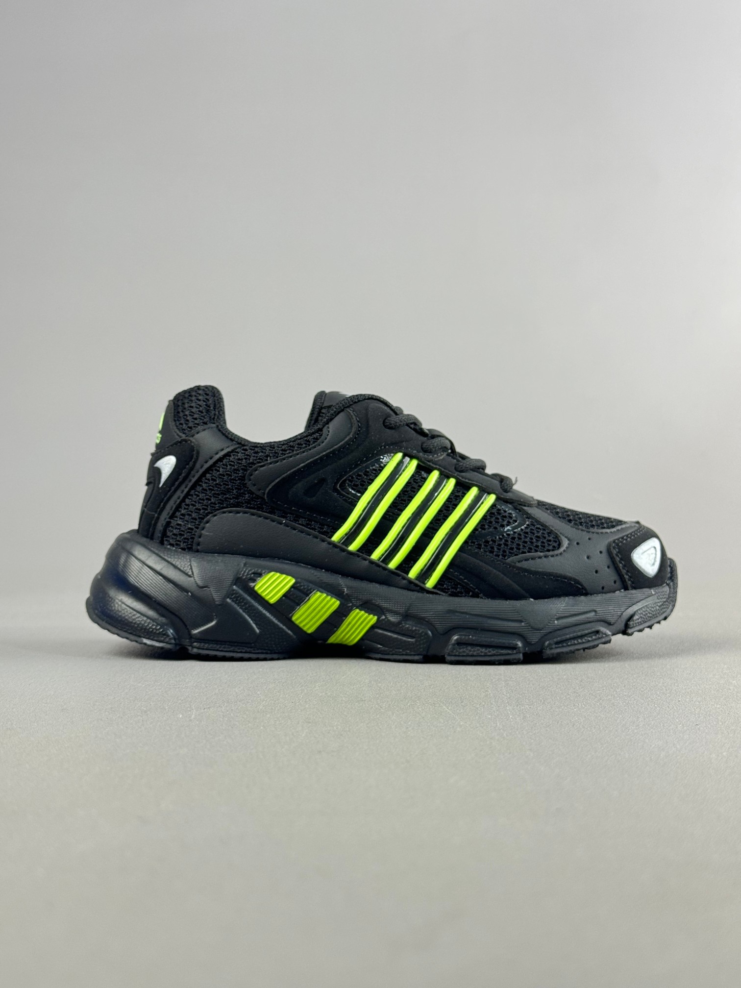 图片[2]-复古感直接拉满的一款回敬经典之升级版—-AD response CL复古休闲鞋！ 带来了它与坏痞兔的联名款，坏痞兔一出手，必是爆款！不仅颜值高，好搭配，连细节都满满的一双宝藏复古鞋，超级推荐给大家 尺码：28——37-选品中心