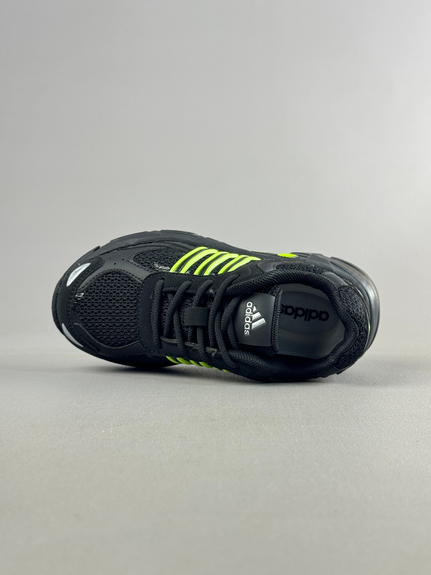 图片[5]-复古感直接拉满的一款回敬经典之升级版—-AD response CL复古休闲鞋！ 带来了它与坏痞兔的联名款，坏痞兔一出手，必是爆款！不仅颜值高，好搭配，连细节都满满的一双宝藏复古鞋，超级推荐给大家 尺码：28——37-选品中心