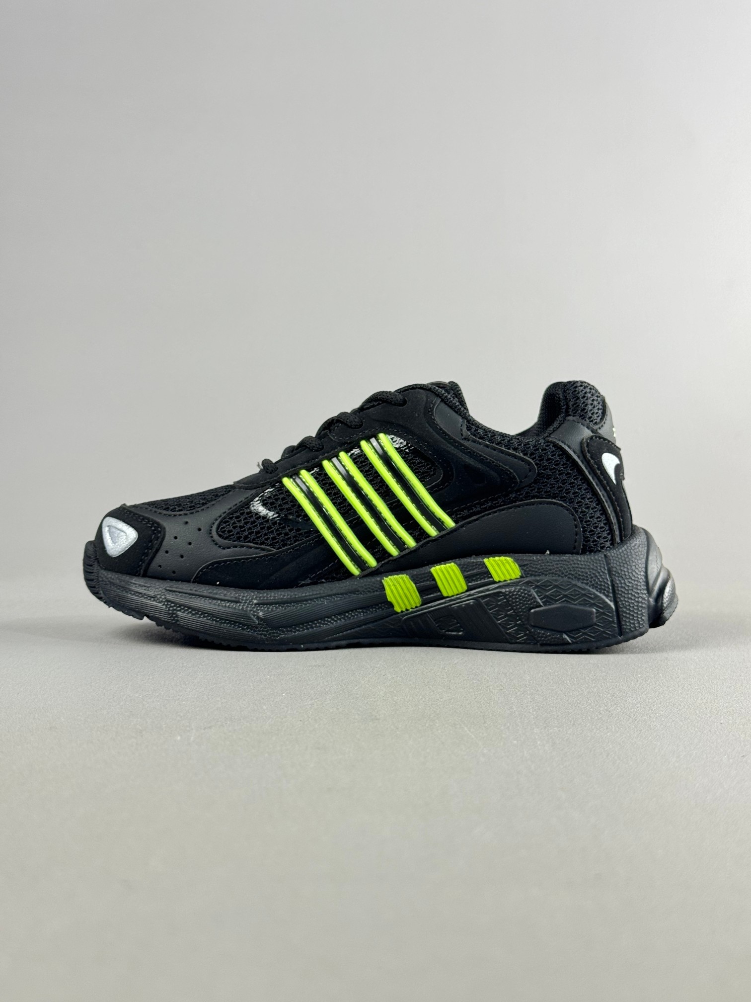 图片[4]-复古感直接拉满的一款回敬经典之升级版—-AD response CL复古休闲鞋！ 带来了它与坏痞兔的联名款，坏痞兔一出手，必是爆款！不仅颜值高，好搭配，连细节都满满的一双宝藏复古鞋，超级推荐给大家 尺码：28——37-选品中心