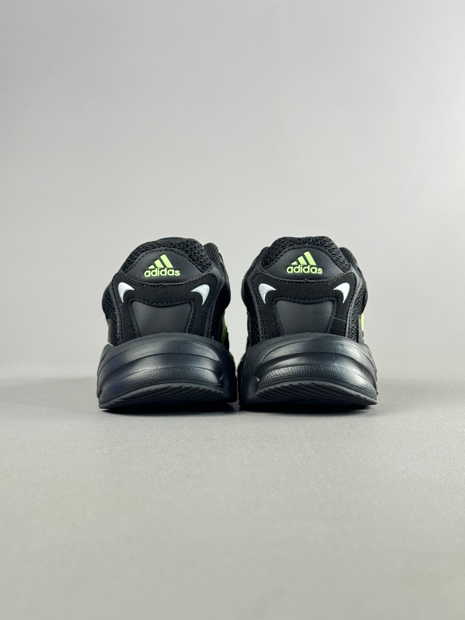 图片[7]-复古感直接拉满的一款回敬经典之升级版—-AD response CL复古休闲鞋！ 带来了它与坏痞兔的联名款，坏痞兔一出手，必是爆款！不仅颜值高，好搭配，连细节都满满的一双宝藏复古鞋，超级推荐给大家 尺码：28——37-选品中心