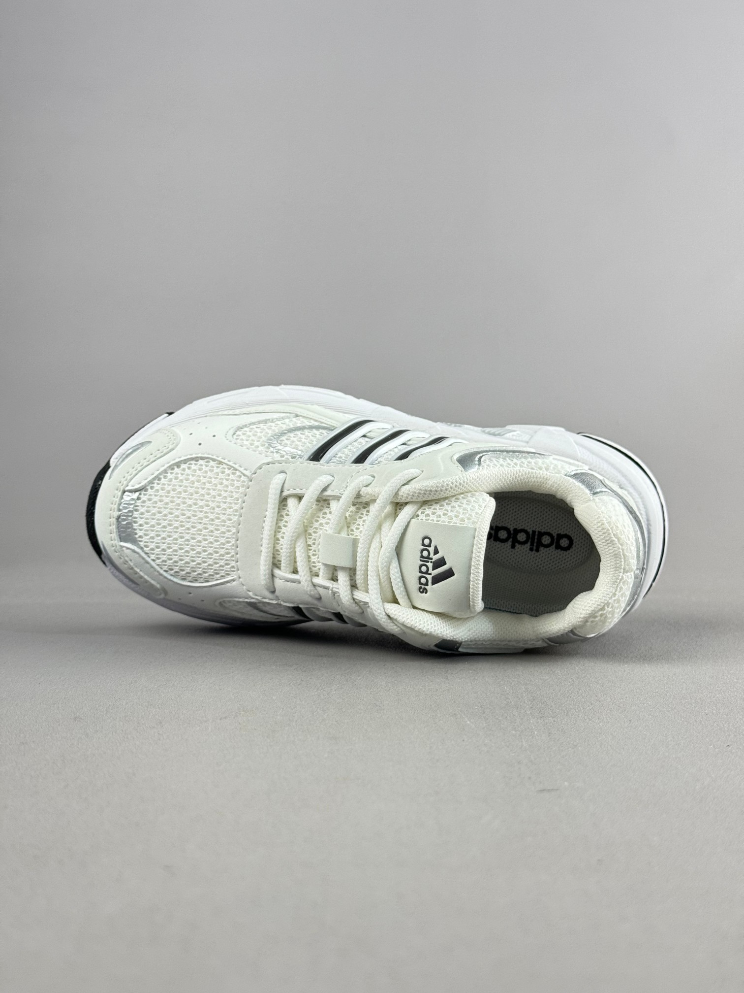 图片[5]-复古感直接拉满的一款回敬经典之升级版—-AD response CL复古休闲鞋！ 带来了它与坏痞兔的联名款，坏痞兔一出手，必是爆款！不仅颜值高，好搭配，连细节都满满的一双宝藏复古鞋，超级推荐给大家 尺码：28——37-选品中心