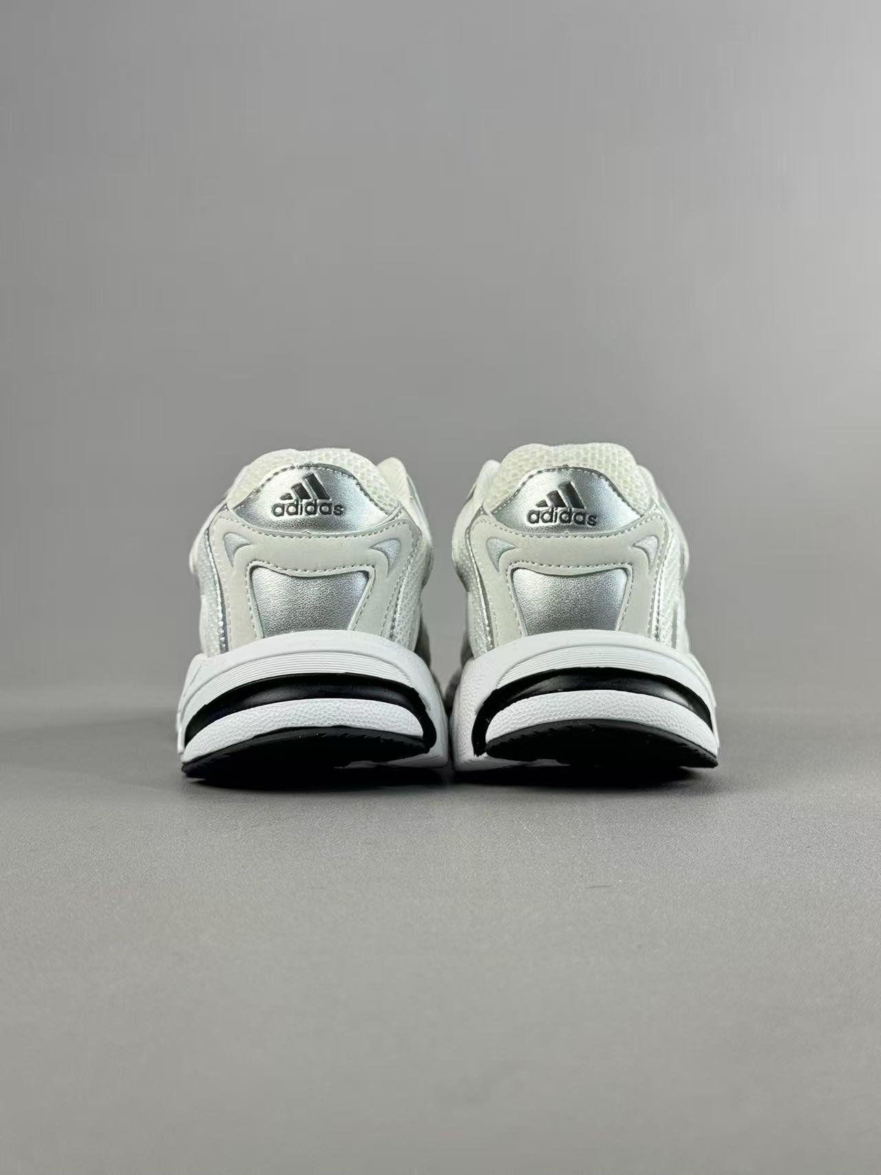 图片[7]-复古感直接拉满的一款回敬经典之升级版—-AD response CL复古休闲鞋！ 带来了它与坏痞兔的联名款，坏痞兔一出手，必是爆款！不仅颜值高，好搭配，连细节都满满的一双宝藏复古鞋，超级推荐给大家 尺码：28——37-选品中心