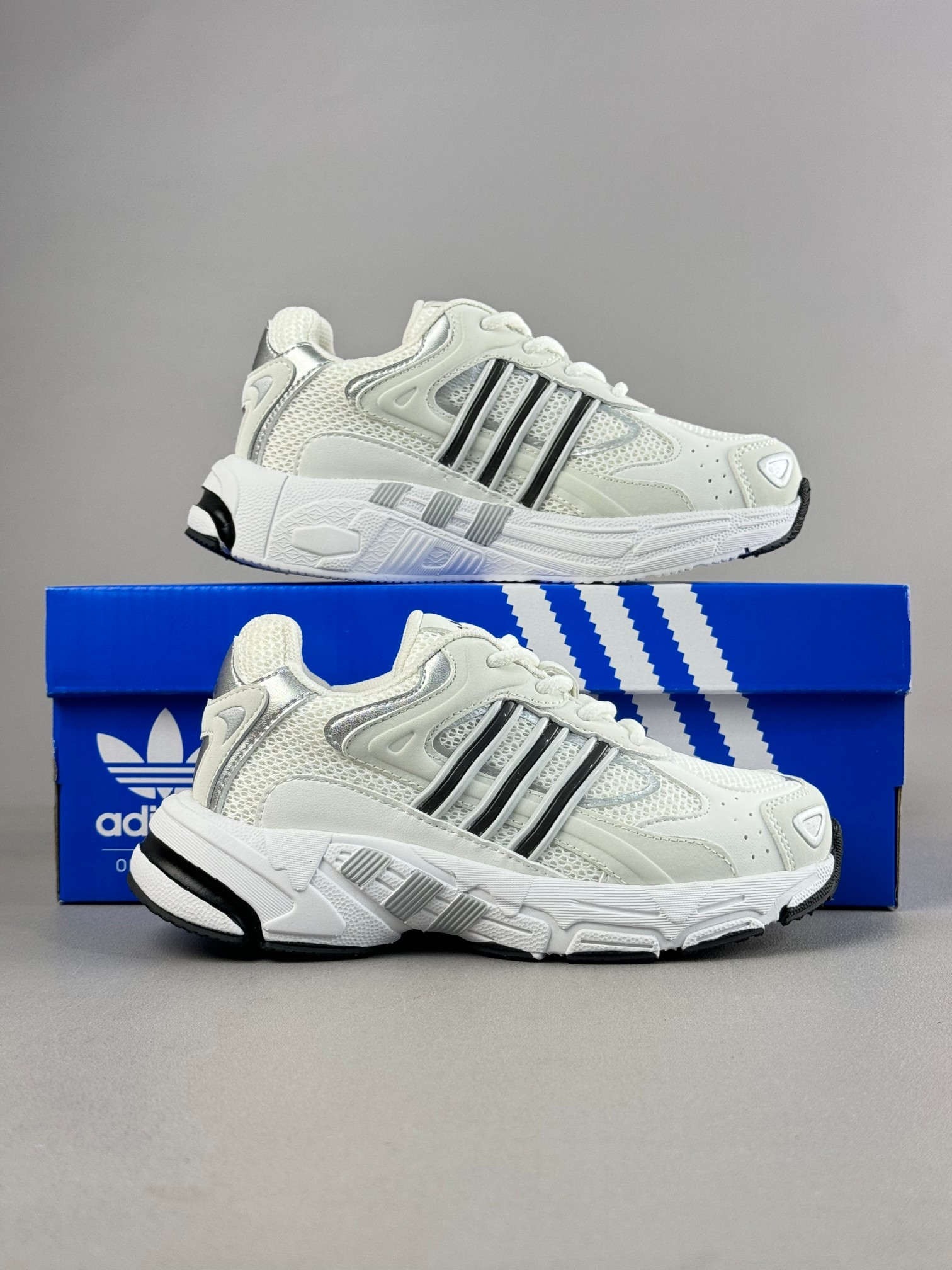 图片[9]-复古感直接拉满的一款回敬经典之升级版—-AD response CL复古休闲鞋！ 带来了它与坏痞兔的联名款，坏痞兔一出手，必是爆款！不仅颜值高，好搭配，连细节都满满的一双宝藏复古鞋，超级推荐给大家 尺码：28——37-选品中心