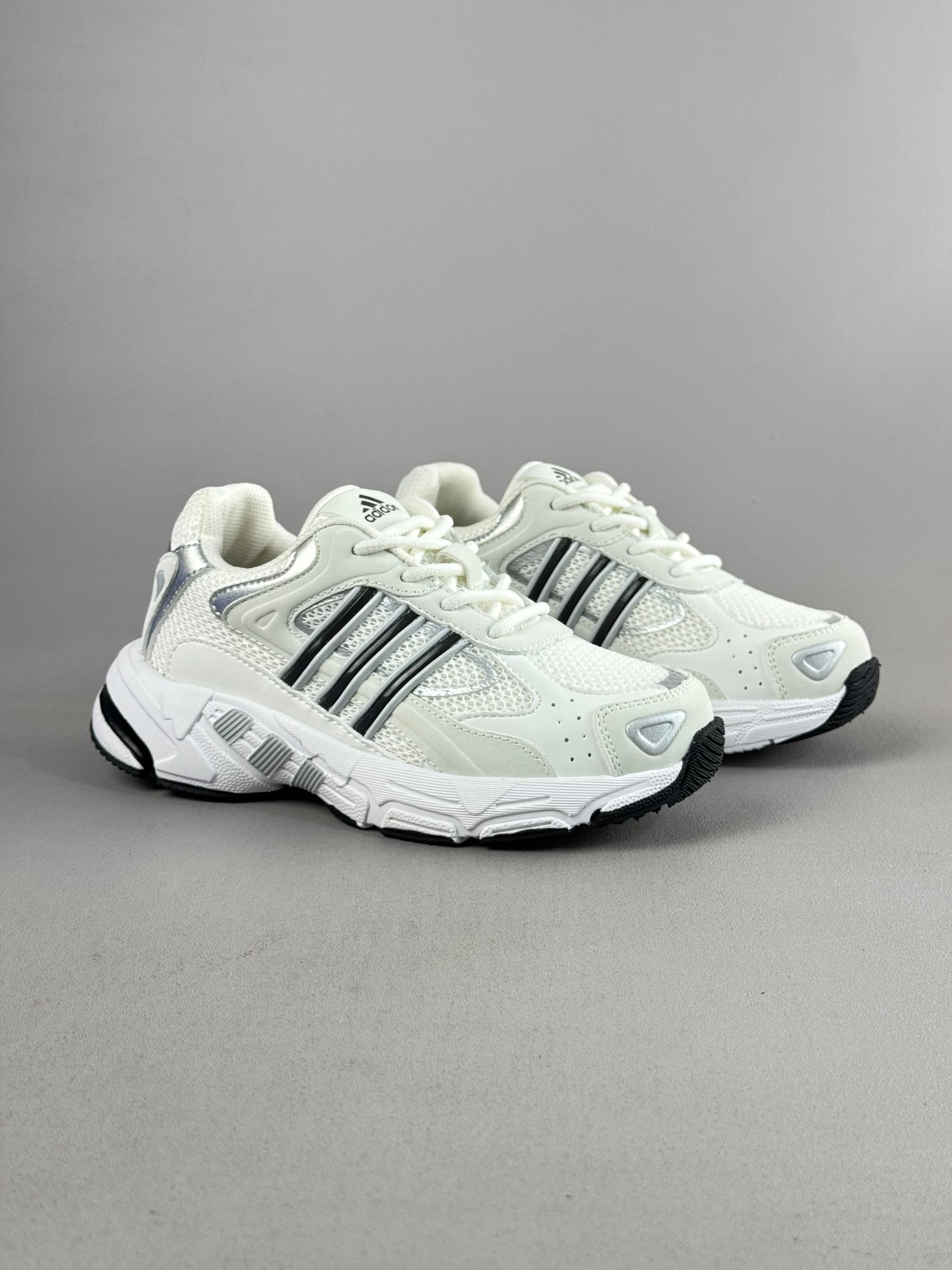 图片[8]-复古感直接拉满的一款回敬经典之升级版—-AD response CL复古休闲鞋！ 带来了它与坏痞兔的联名款，坏痞兔一出手，必是爆款！不仅颜值高，好搭配，连细节都满满的一双宝藏复古鞋，超级推荐给大家 尺码：28——37-选品中心