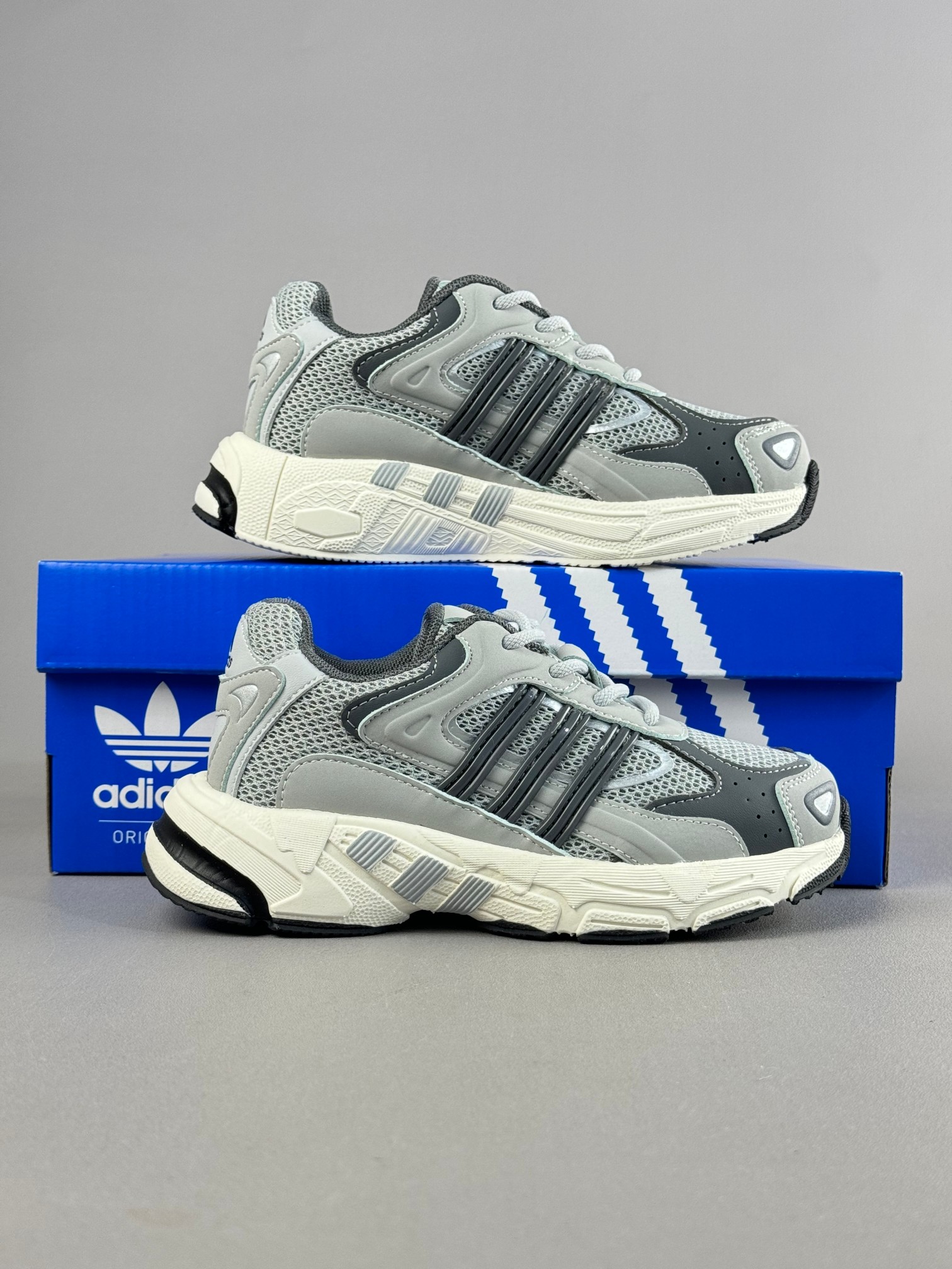 图片[9]-复古感直接拉满的一款回敬经典之升级版—-AD response CL复古休闲鞋！ 带来了它与坏痞兔的联名款，坏痞兔一出手，必是爆款！不仅颜值高，好搭配，连细节都满满的一双宝藏复古鞋，超级推荐给大家 尺码：28——37-选品中心