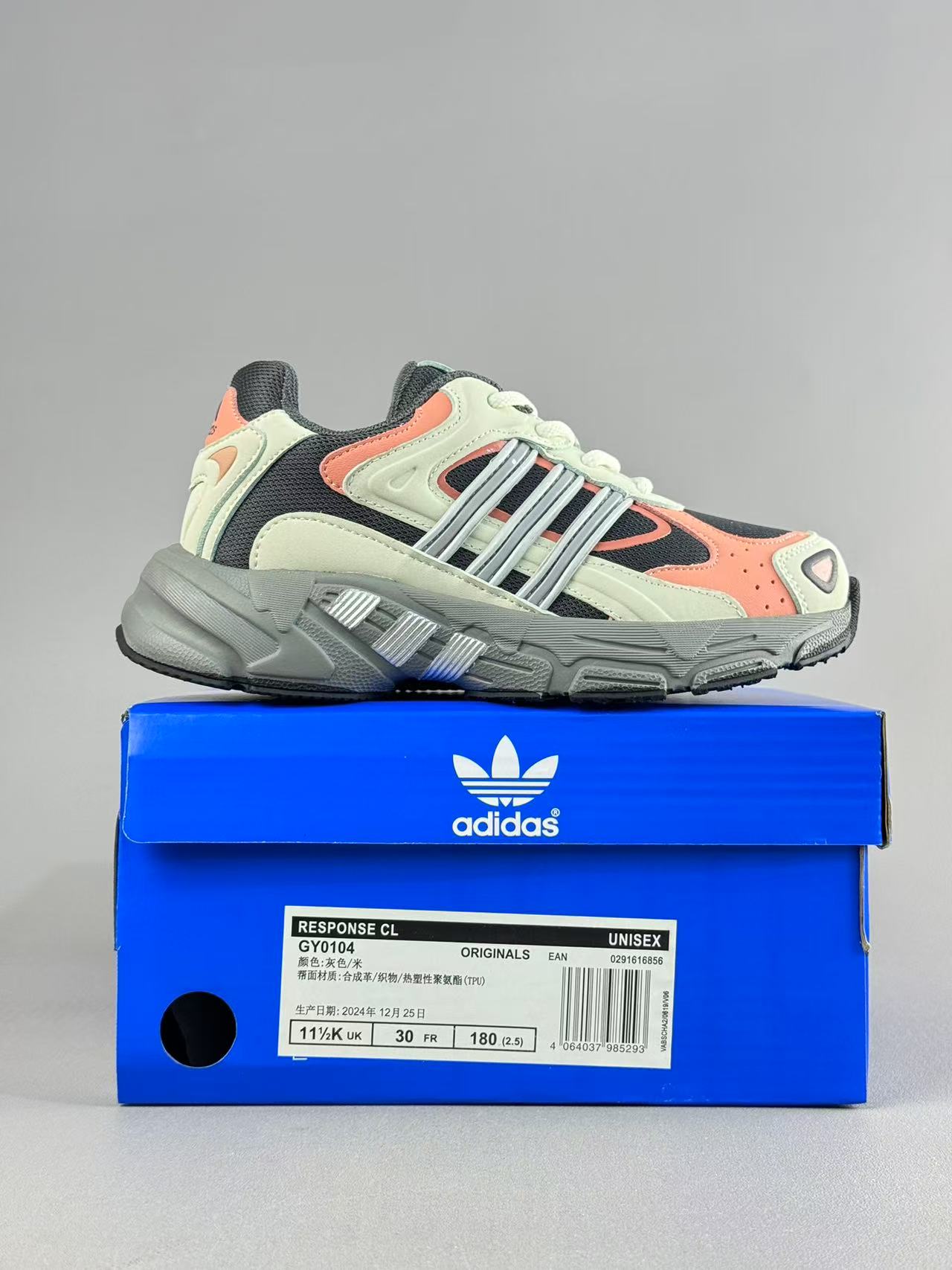 复古感直接拉满的一款回敬经典之升级版—-AD response CL复古休闲鞋！ 带来了它与坏痞兔的联名款，坏痞兔一出手，必是爆款！不仅颜值高，好搭配，连细节都满满的一双宝藏复古鞋，超级推荐给大家 尺码：28——37-选品中心