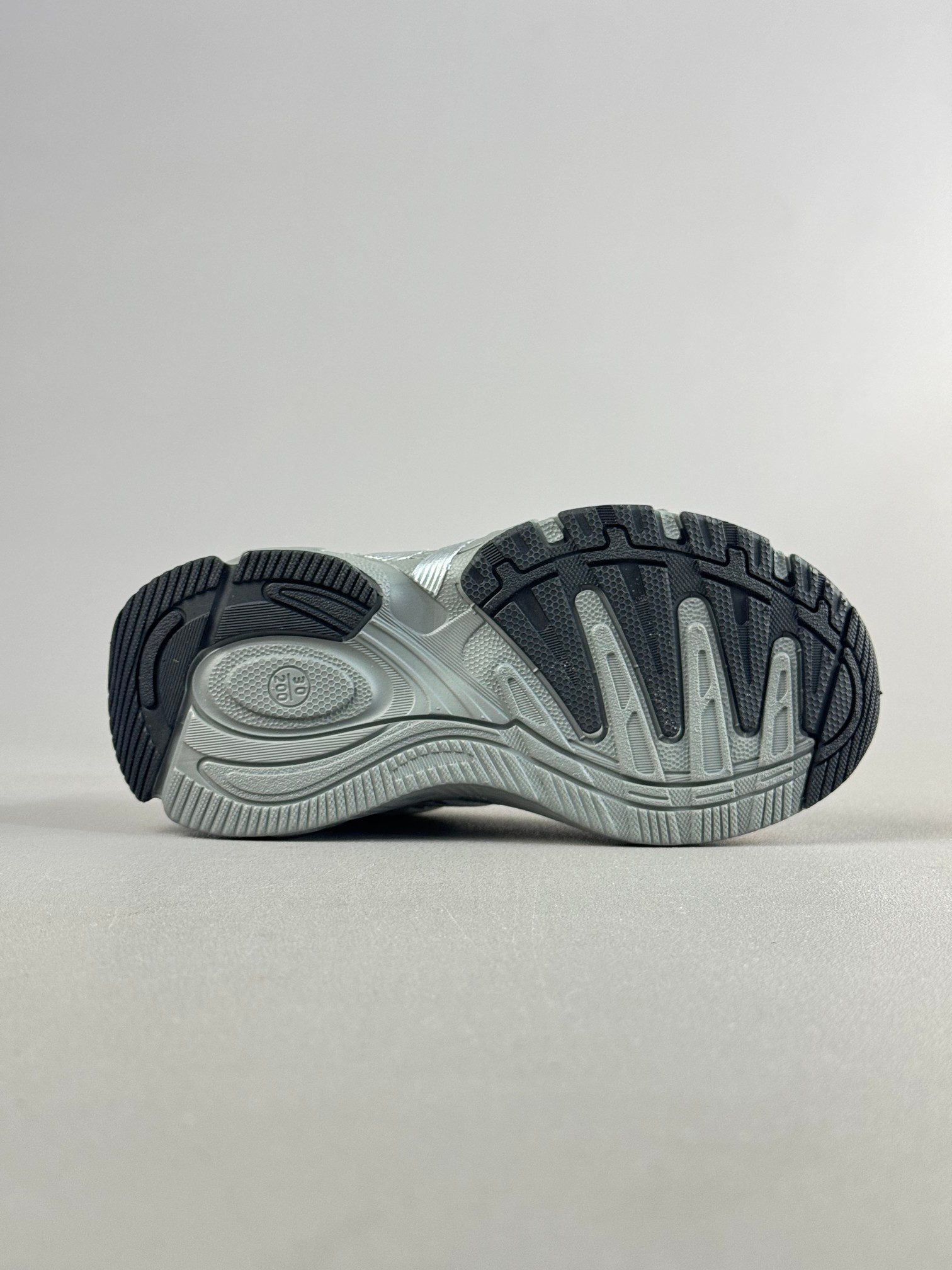 图片[3]-复古感直接拉满的一款回敬经典之升级版—-AD response CL复古休闲鞋！ 带来了它与坏痞兔的联名款，坏痞兔一出手，必是爆款！不仅颜值高，好搭配，连细节都满满的一双宝藏复古鞋，超级推荐给大家 尺码：28——37-选品中心