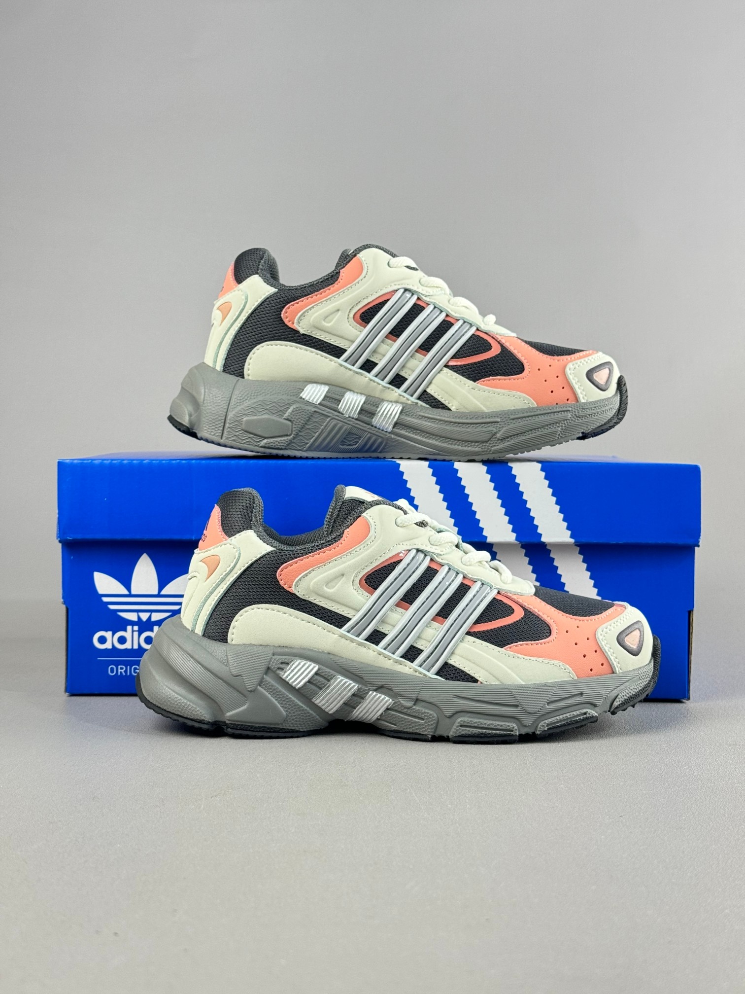 图片[9]-复古感直接拉满的一款回敬经典之升级版—-AD response CL复古休闲鞋！ 带来了它与坏痞兔的联名款，坏痞兔一出手，必是爆款！不仅颜值高，好搭配，连细节都满满的一双宝藏复古鞋，超级推荐给大家 尺码：28——37-选品中心