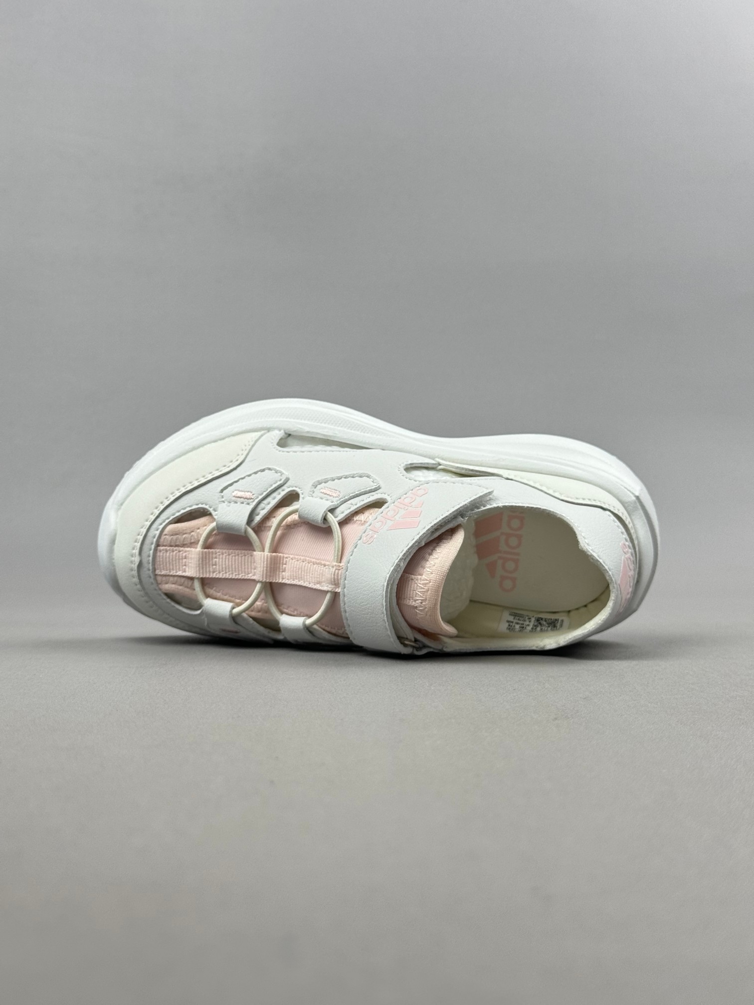 图片[3]-Adidas夏日穿搭凉鞋 夏季必备 采用质感柔软且出众回弹的MD大底， 缔造非凡舒适的日常穿着体验 助你保持活力 ， 鞋身立体感强 鞋身包边弧度 平顺 。 尺码：26——35。-选品中心