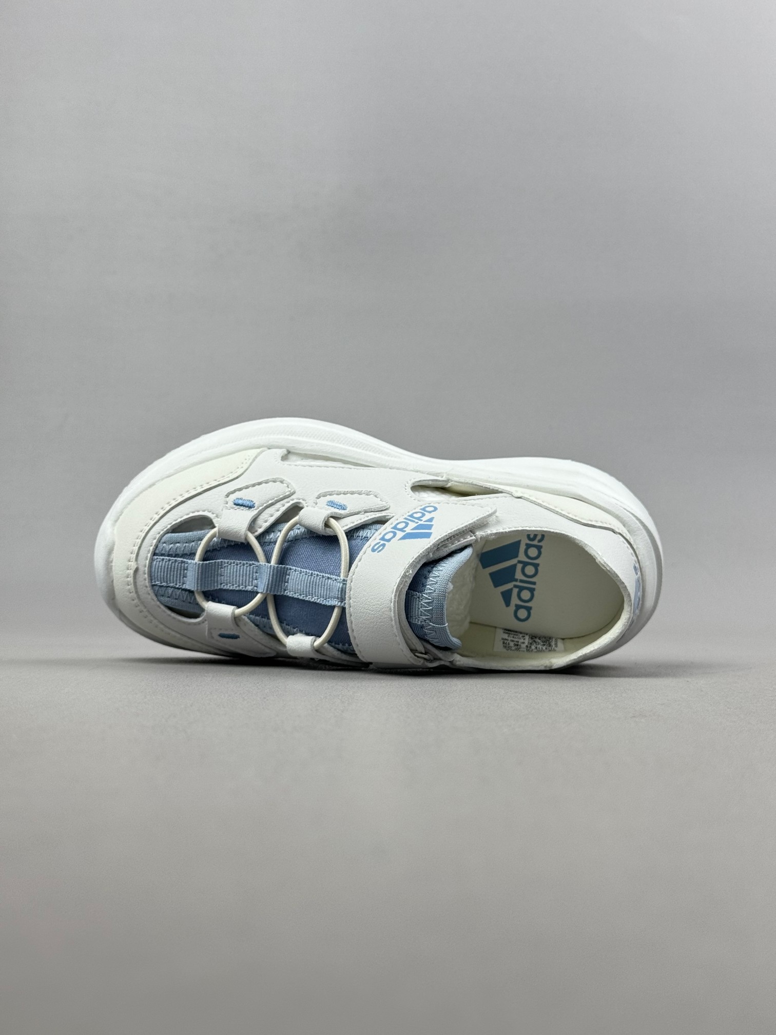 图片[2]-Adidas夏日穿搭凉鞋 夏季必备 采用质感柔软且出众回弹的MD大底， 缔造非凡舒适的日常穿着体验 助你保持活力 ， 鞋身立体感强 鞋身包边弧度 平顺 。 尺码：26——35。-选品中心