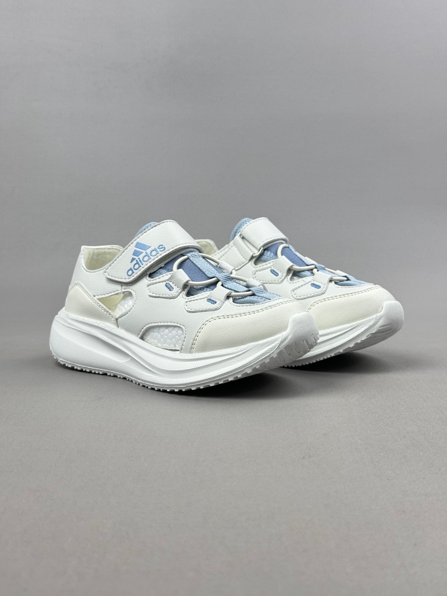 图片[5]-Adidas夏日穿搭凉鞋 夏季必备 采用质感柔软且出众回弹的MD大底， 缔造非凡舒适的日常穿着体验 助你保持活力 ， 鞋身立体感强 鞋身包边弧度 平顺 。 尺码：26——35。-选品中心