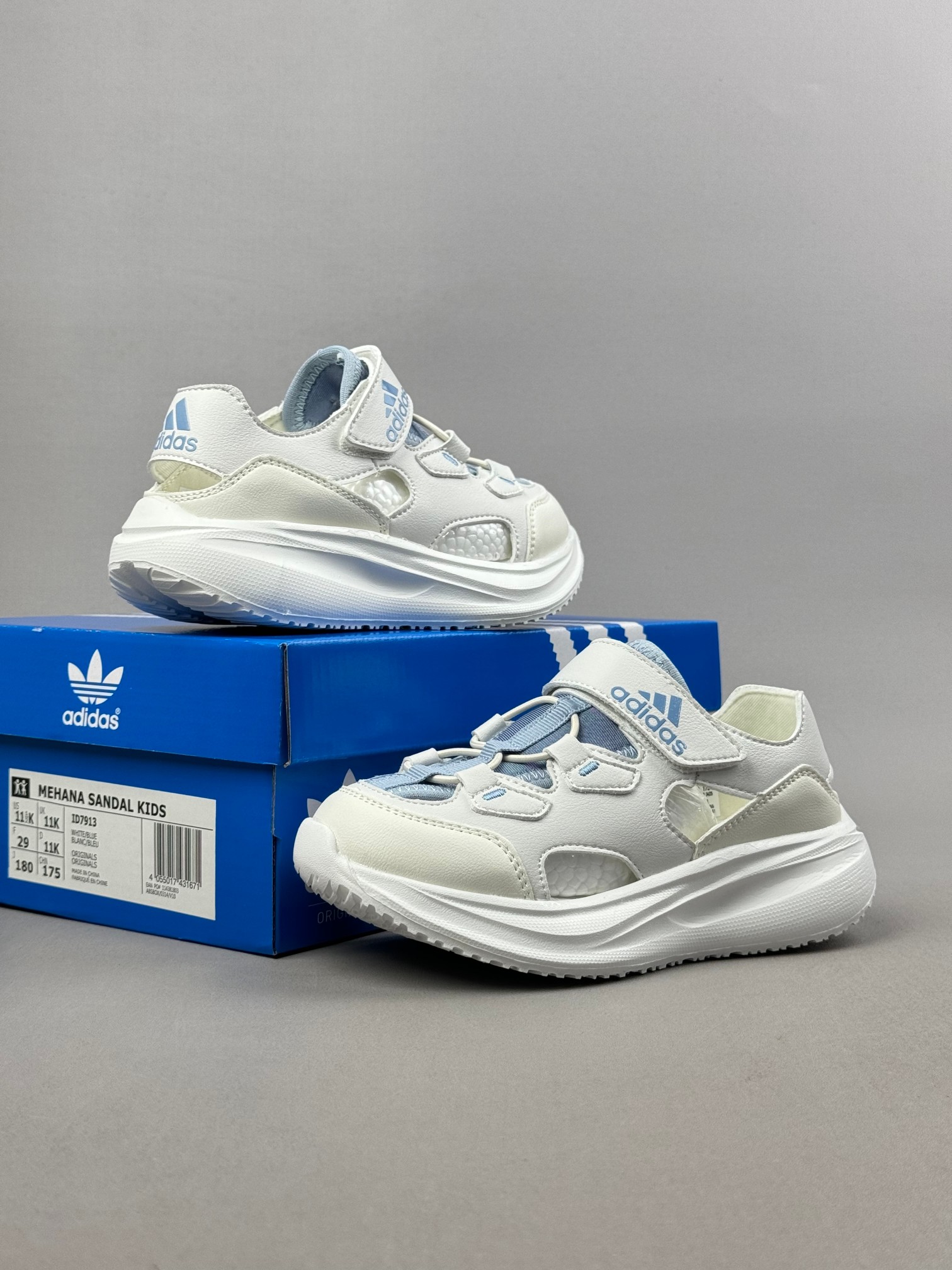 图片[9]-Adidas夏日穿搭凉鞋 夏季必备 采用质感柔软且出众回弹的MD大底， 缔造非凡舒适的日常穿着体验 助你保持活力 ， 鞋身立体感强 鞋身包边弧度 平顺 。 尺码：26——35。-选品中心