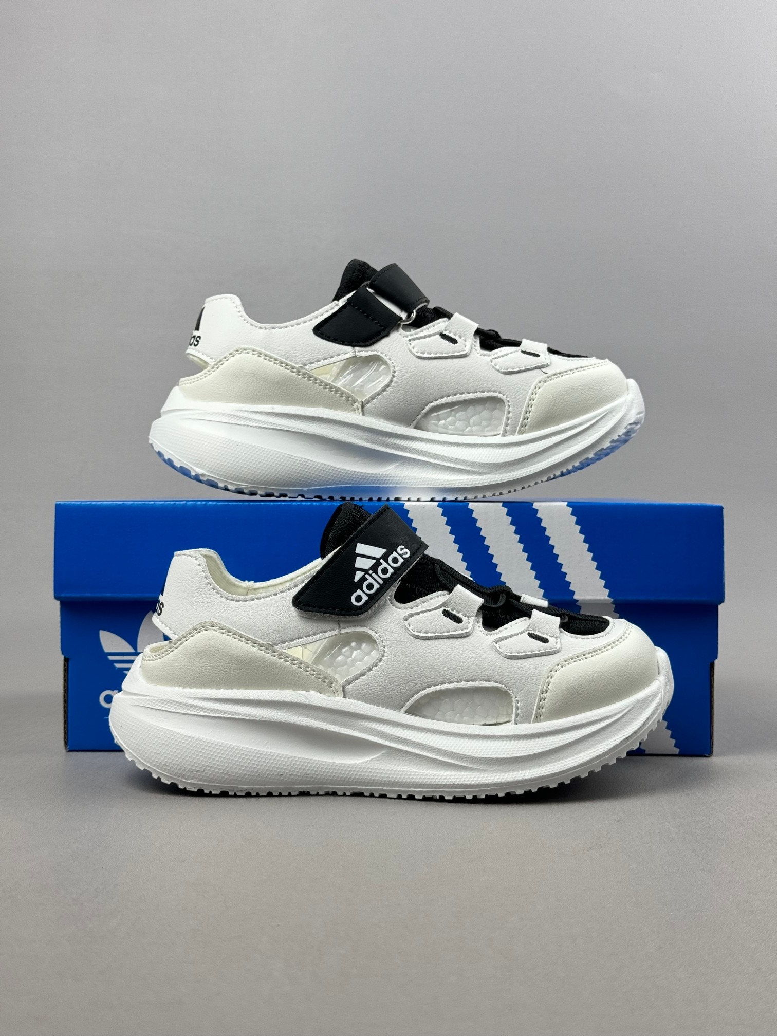 图片[9]-Adidas夏日穿搭凉鞋 夏季必备 采用质感柔软且出众回弹的MD大底， 缔造非凡舒适的日常穿着体验 助你保持活力 ， 鞋身立体感强 鞋身包边弧度 平顺 。 尺码：26——35。-选品中心