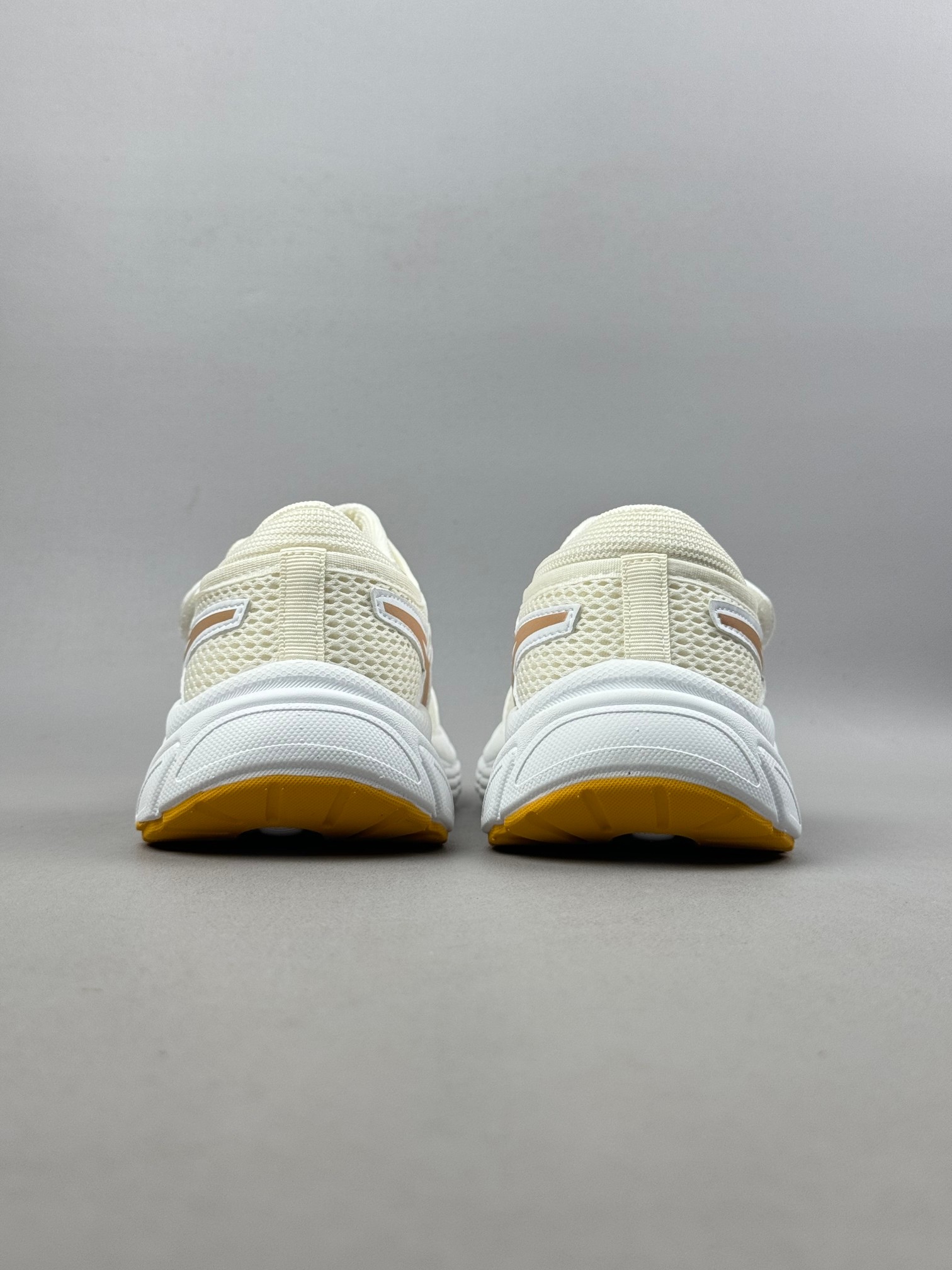 图片[4]-Asics / 亚瑟士运动休闲透气专业跑鞋   #鞋面采用头层皮与网布拼接 透气舒适兼具休闲时尚 结合简明的配色 展现品牌的传承及引领复古流行的主题 虎爪造型的LOGO  #鞋身稳定包裹系统 支撑鞋身 经典宽大鞋型配备防偏移设计提升包裹性 穿着舒适鞋面透气孔设计 提供透气性  尺码：26——35。-选品中心