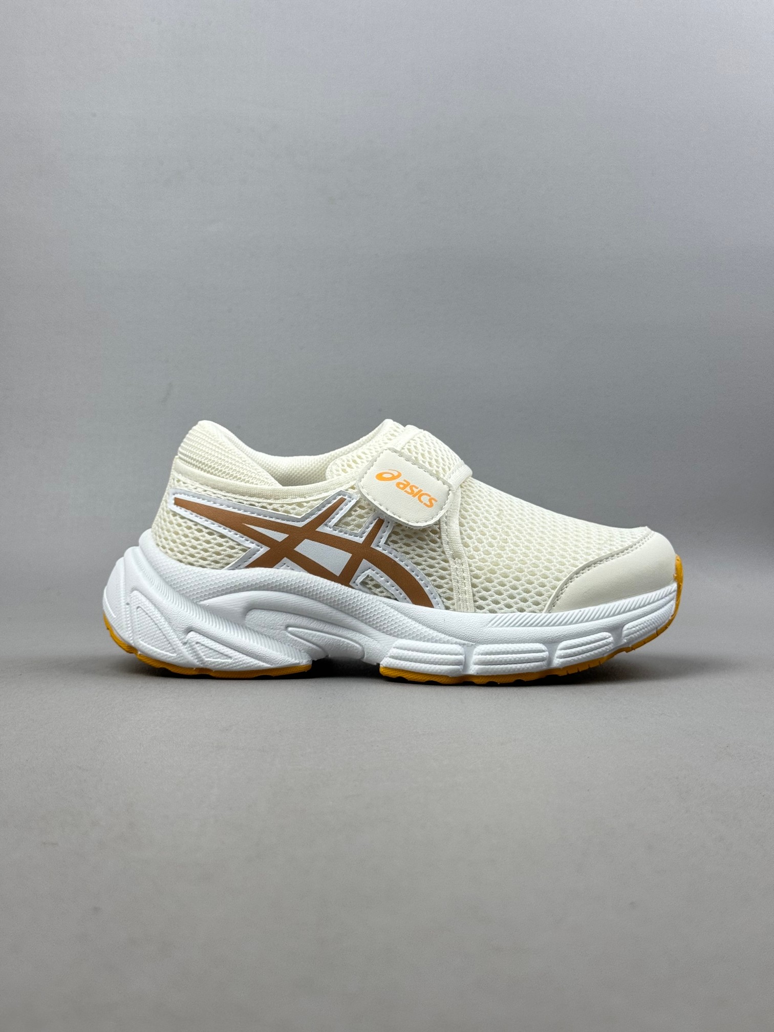 图片[2]-Asics / 亚瑟士运动休闲透气专业跑鞋   #鞋面采用头层皮与网布拼接 透气舒适兼具休闲时尚 结合简明的配色 展现品牌的传承及引领复古流行的主题 虎爪造型的LOGO  #鞋身稳定包裹系统 支撑鞋身 经典宽大鞋型配备防偏移设计提升包裹性 穿着舒适鞋面透气孔设计 提供透气性  尺码：26——35。-选品中心