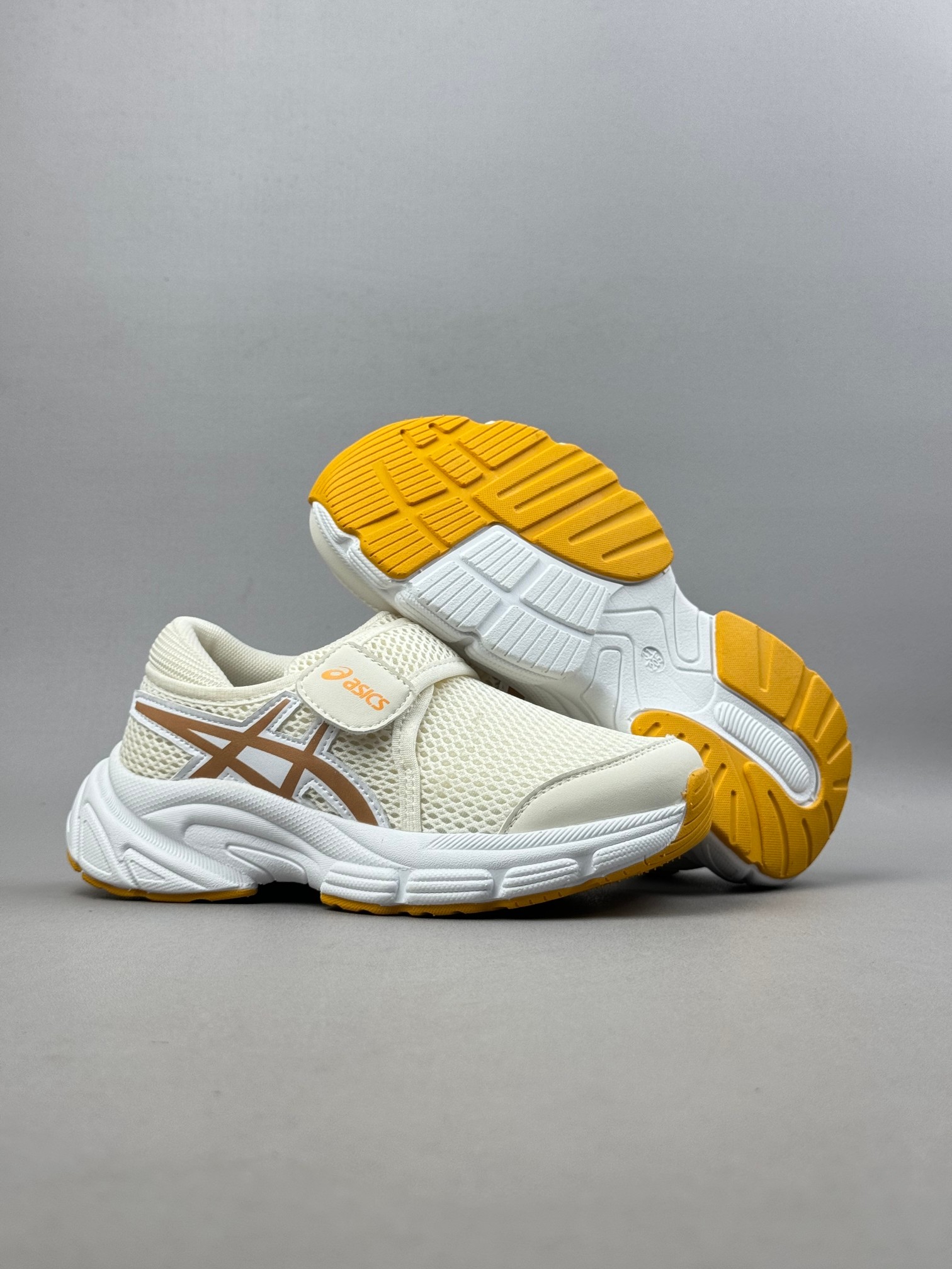 图片[5]-Asics / 亚瑟士运动休闲透气专业跑鞋   #鞋面采用头层皮与网布拼接 透气舒适兼具休闲时尚 结合简明的配色 展现品牌的传承及引领复古流行的主题 虎爪造型的LOGO  #鞋身稳定包裹系统 支撑鞋身 经典宽大鞋型配备防偏移设计提升包裹性 穿着舒适鞋面透气孔设计 提供透气性  尺码：26——35。-选品中心