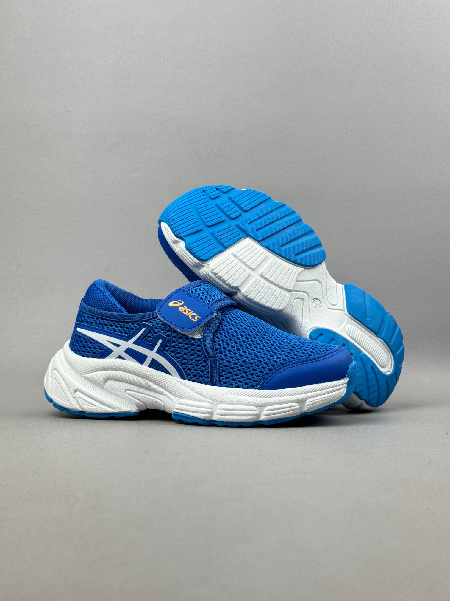 图片[5]-Asics / 亚瑟士运动休闲透气专业跑鞋   #鞋面采用头层皮与网布拼接 透气舒适兼具休闲时尚 结合简明的配色 展现品牌的传承及引领复古流行的主题 虎爪造型的LOGO  #鞋身稳定包裹系统 支撑鞋身 经典宽大鞋型配备防偏移设计提升包裹性 穿着舒适鞋面透气孔设计 提供透气性  尺码：26——35。-选品中心