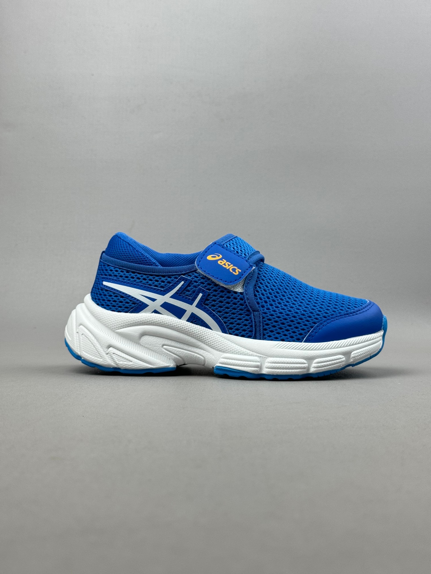 图片[2]-Asics / 亚瑟士运动休闲透气专业跑鞋   #鞋面采用头层皮与网布拼接 透气舒适兼具休闲时尚 结合简明的配色 展现品牌的传承及引领复古流行的主题 虎爪造型的LOGO  #鞋身稳定包裹系统 支撑鞋身 经典宽大鞋型配备防偏移设计提升包裹性 穿着舒适鞋面透气孔设计 提供透气性  尺码：26——35。-选品中心