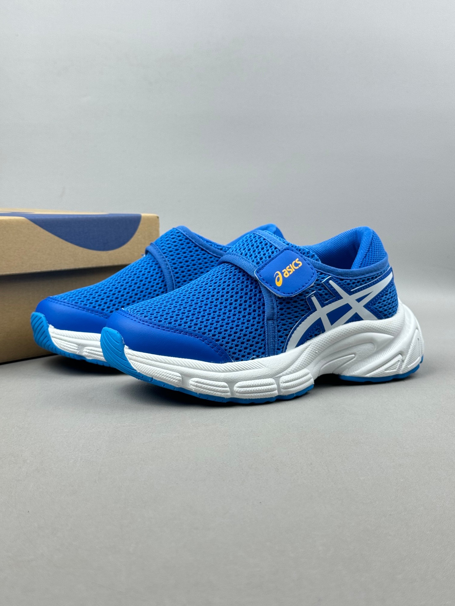 图片[8]-Asics / 亚瑟士运动休闲透气专业跑鞋   #鞋面采用头层皮与网布拼接 透气舒适兼具休闲时尚 结合简明的配色 展现品牌的传承及引领复古流行的主题 虎爪造型的LOGO  #鞋身稳定包裹系统 支撑鞋身 经典宽大鞋型配备防偏移设计提升包裹性 穿着舒适鞋面透气孔设计 提供透气性  尺码：26——35。-选品中心