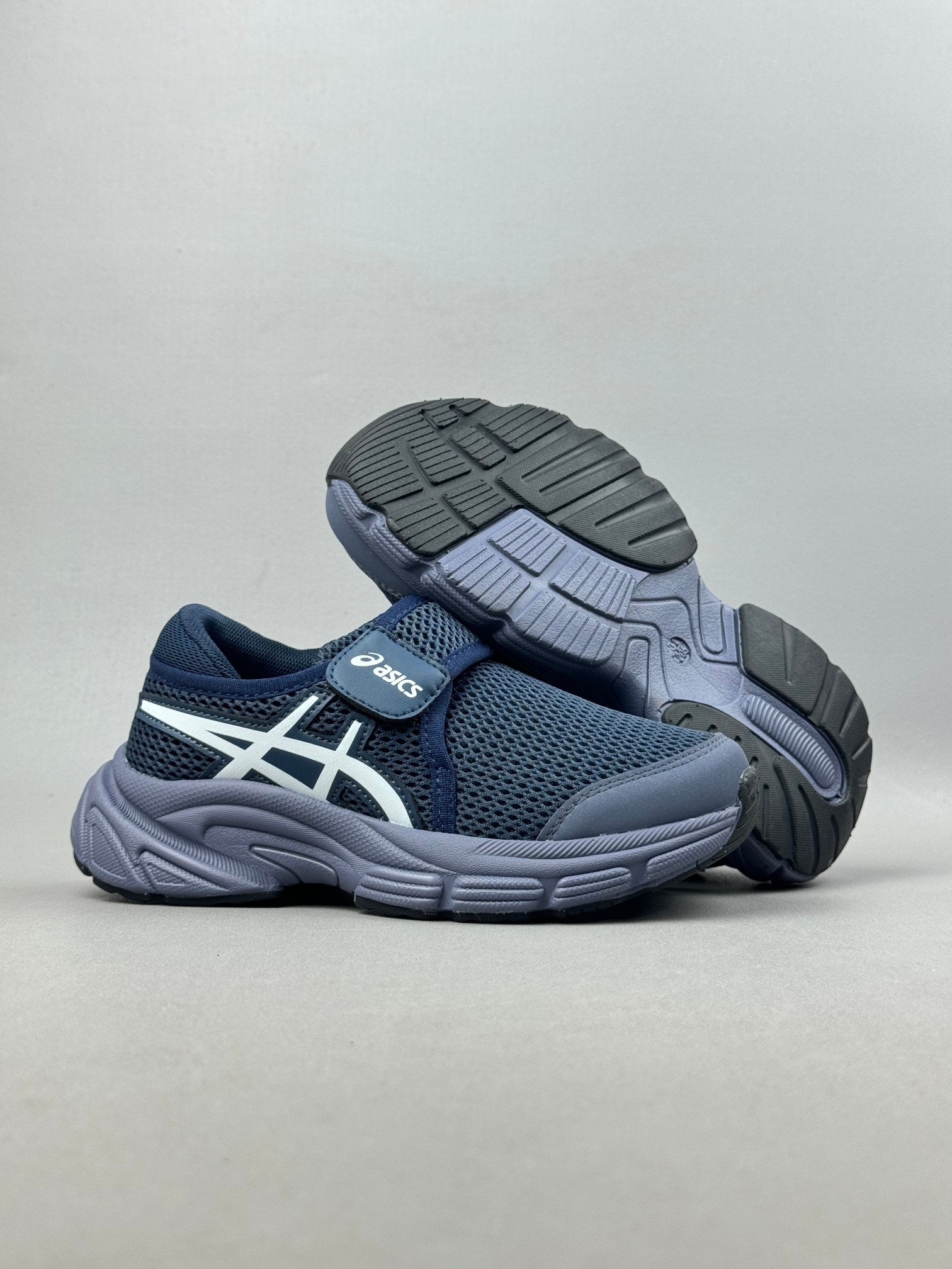 图片[5]-Asics / 亚瑟士运动休闲透气专业跑鞋   #鞋面采用头层皮与网布拼接 透气舒适兼具休闲时尚 结合简明的配色 展现品牌的传承及引领复古流行的主题 虎爪造型的LOGO  #鞋身稳定包裹系统 支撑鞋身 经典宽大鞋型配备防偏移设计提升包裹性 穿着舒适鞋面透气孔设计 提供透气性  尺码：26——35。-选品中心