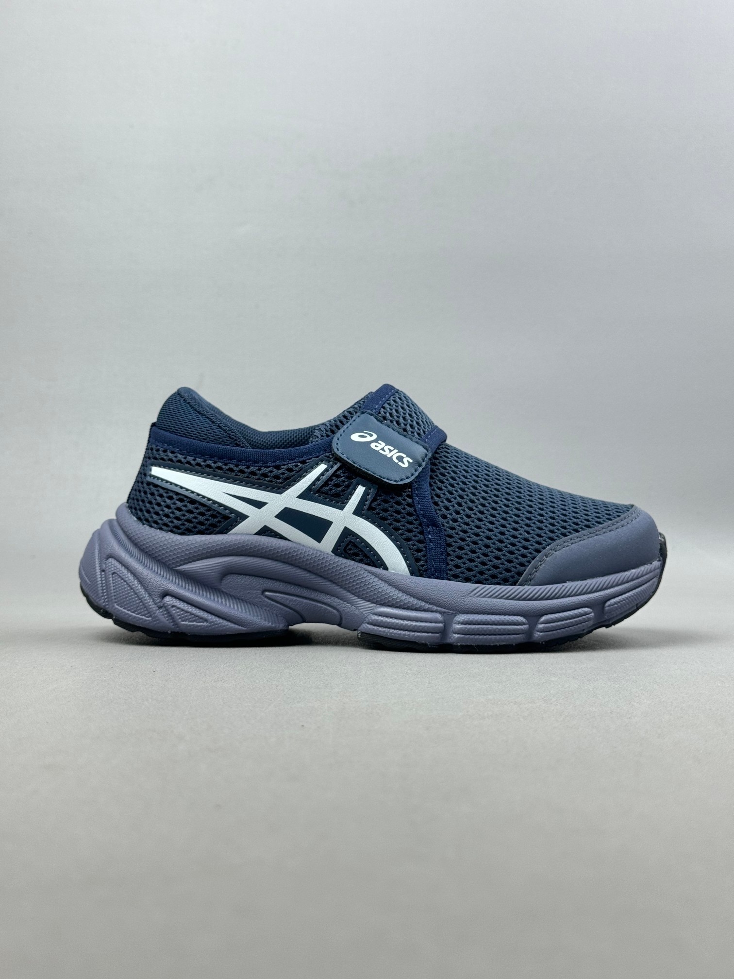 图片[2]-Asics / 亚瑟士运动休闲透气专业跑鞋   #鞋面采用头层皮与网布拼接 透气舒适兼具休闲时尚 结合简明的配色 展现品牌的传承及引领复古流行的主题 虎爪造型的LOGO  #鞋身稳定包裹系统 支撑鞋身 经典宽大鞋型配备防偏移设计提升包裹性 穿着舒适鞋面透气孔设计 提供透气性  尺码：26——35。-选品中心