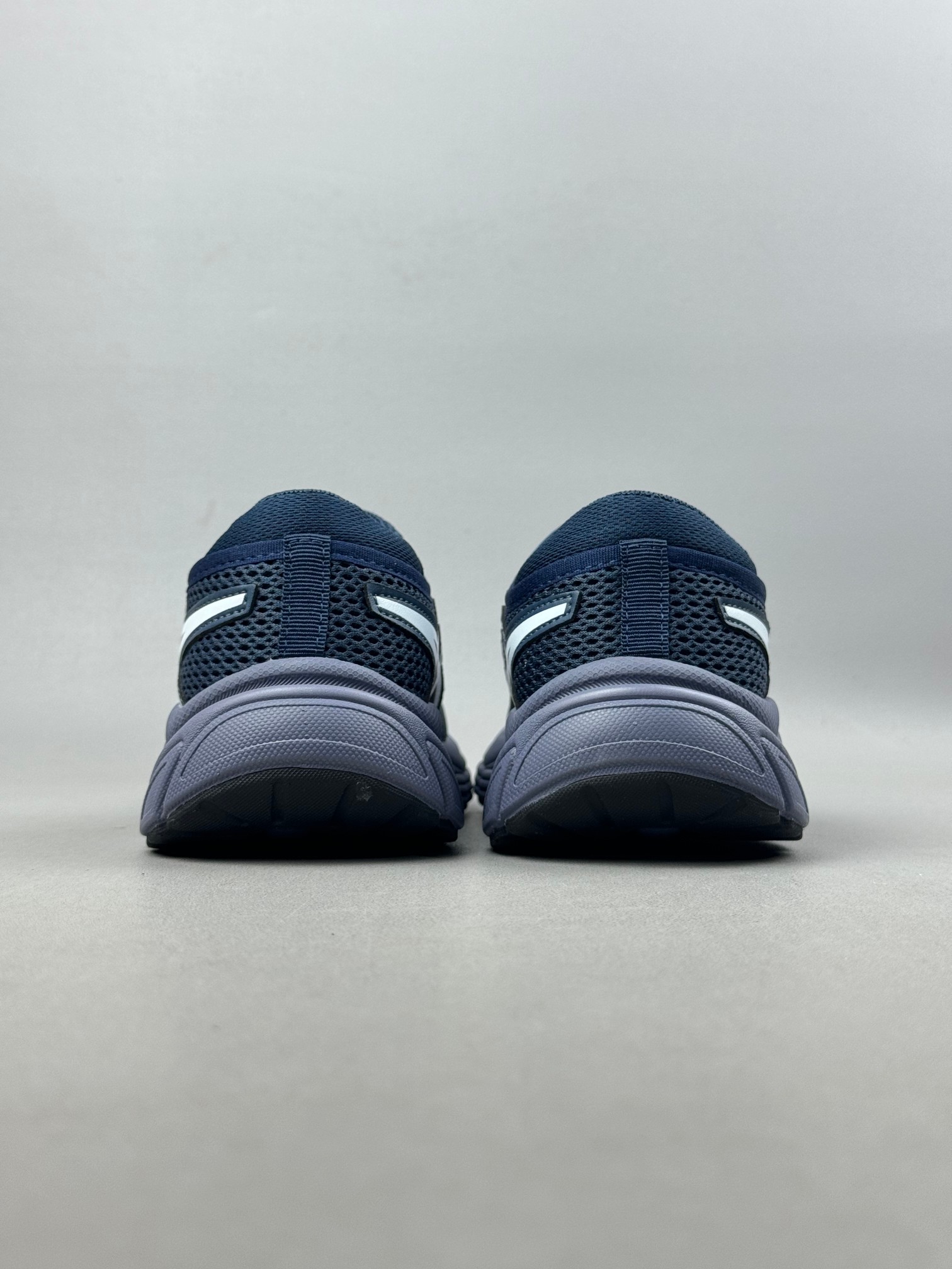 图片[4]-Asics / 亚瑟士运动休闲透气专业跑鞋   #鞋面采用头层皮与网布拼接 透气舒适兼具休闲时尚 结合简明的配色 展现品牌的传承及引领复古流行的主题 虎爪造型的LOGO  #鞋身稳定包裹系统 支撑鞋身 经典宽大鞋型配备防偏移设计提升包裹性 穿着舒适鞋面透气孔设计 提供透气性  尺码：26——35。-选品中心