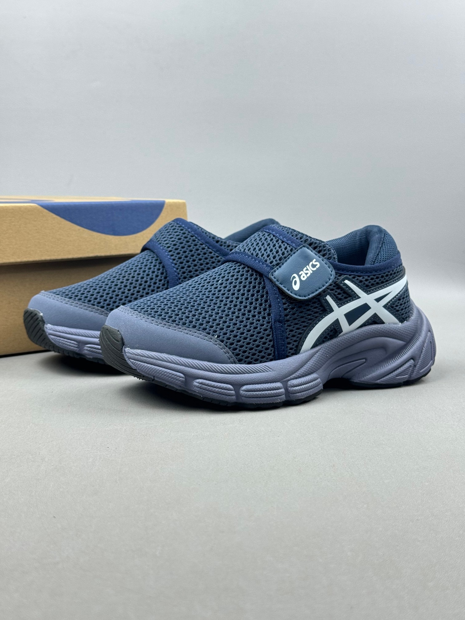 图片[8]-Asics / 亚瑟士运动休闲透气专业跑鞋   #鞋面采用头层皮与网布拼接 透气舒适兼具休闲时尚 结合简明的配色 展现品牌的传承及引领复古流行的主题 虎爪造型的LOGO  #鞋身稳定包裹系统 支撑鞋身 经典宽大鞋型配备防偏移设计提升包裹性 穿着舒适鞋面透气孔设计 提供透气性  尺码：26——35。-选品中心