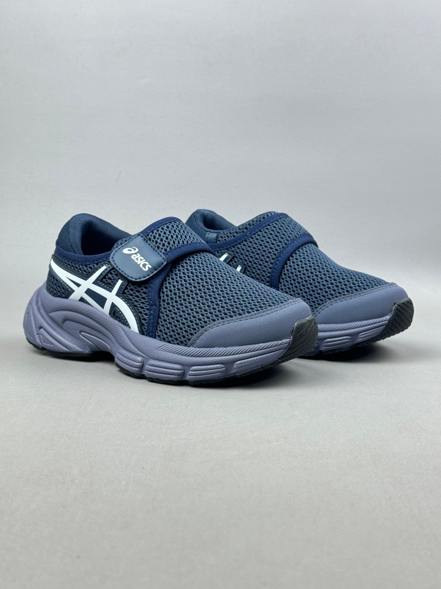 图片[6]-Asics / 亚瑟士运动休闲透气专业跑鞋   #鞋面采用头层皮与网布拼接 透气舒适兼具休闲时尚 结合简明的配色 展现品牌的传承及引领复古流行的主题 虎爪造型的LOGO  #鞋身稳定包裹系统 支撑鞋身 经典宽大鞋型配备防偏移设计提升包裹性 穿着舒适鞋面透气孔设计 提供透气性  尺码：26——35。-选品中心