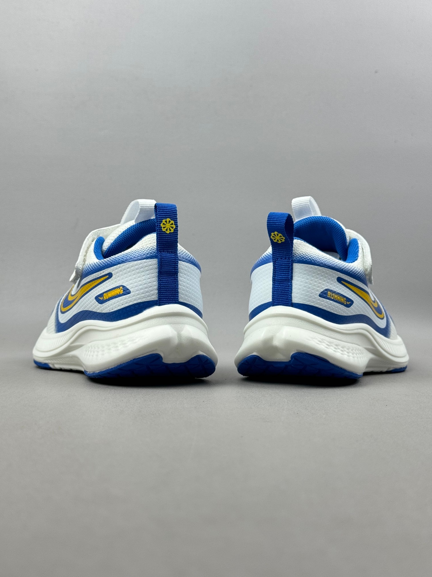 图片[5]-2025🔥 NK 新款ComicRunner儿童魔术贴跑鞋 尺码：28-37码 专柜同步新品🆕 优质面料拼接，质感满满💯 魔术贴➕松紧带设计，穿脱方便✌🏻 橡胶耐磨防滑大底，脚感不言而喻☁️！!-选品中心