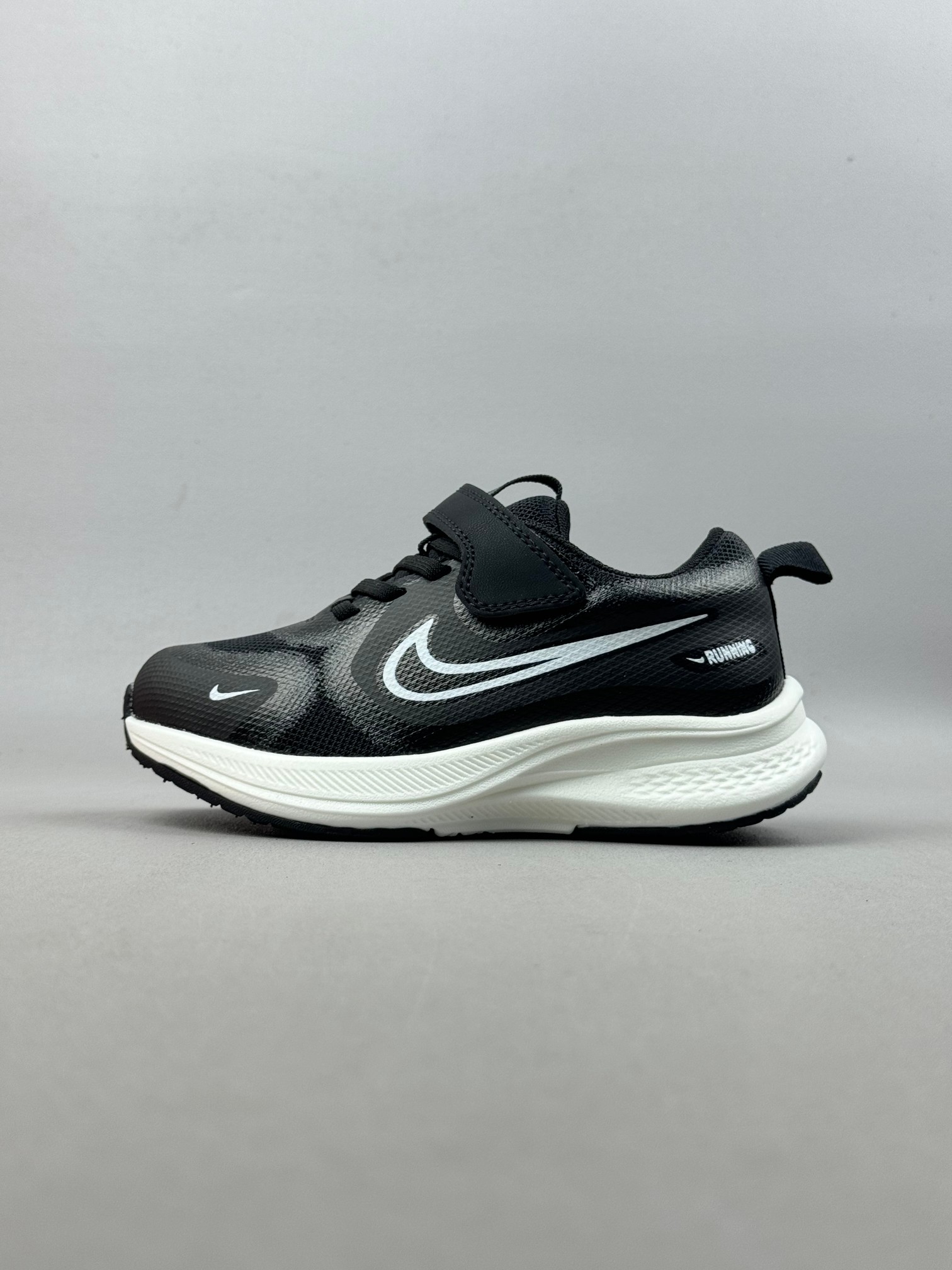 图片[2]-2025🔥 NK 新款ComicRunner儿童魔术贴跑鞋 尺码：28-37码 专柜同步新品🆕 优质面料拼接，质感满满💯 魔术贴➕松紧带设计，穿脱方便✌🏻 橡胶耐磨防滑大底，脚感不言而喻☁️！!-选品中心