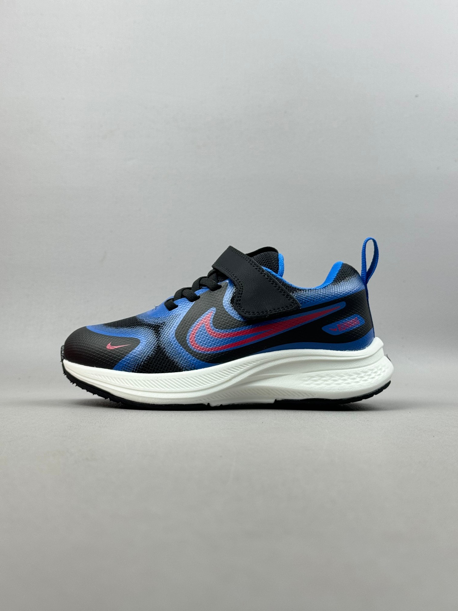 图片[2]-2025🔥 NK 新款ComicRunner儿童魔术贴跑鞋 尺码：28-37码 专柜同步新品🆕 优质面料拼接，质感满满💯 魔术贴➕松紧带设计，穿脱方便✌🏻 橡胶耐磨防滑大底，脚感不言而喻☁️！!-选品中心