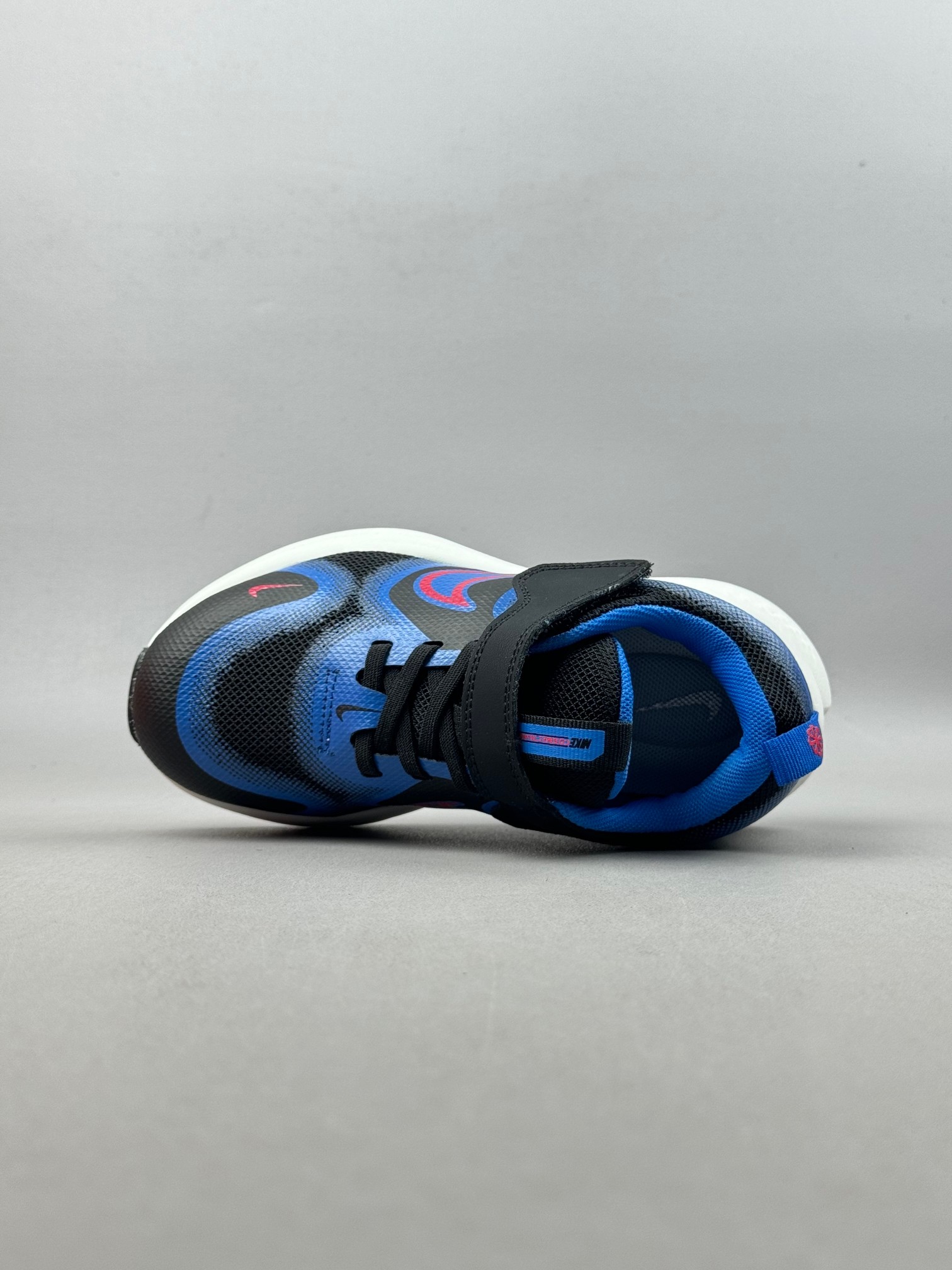 图片[4]-2025🔥 NK 新款ComicRunner儿童魔术贴跑鞋 尺码：28-37码 专柜同步新品🆕 优质面料拼接，质感满满💯 魔术贴➕松紧带设计，穿脱方便✌🏻 橡胶耐磨防滑大底，脚感不言而喻☁️！!-选品中心