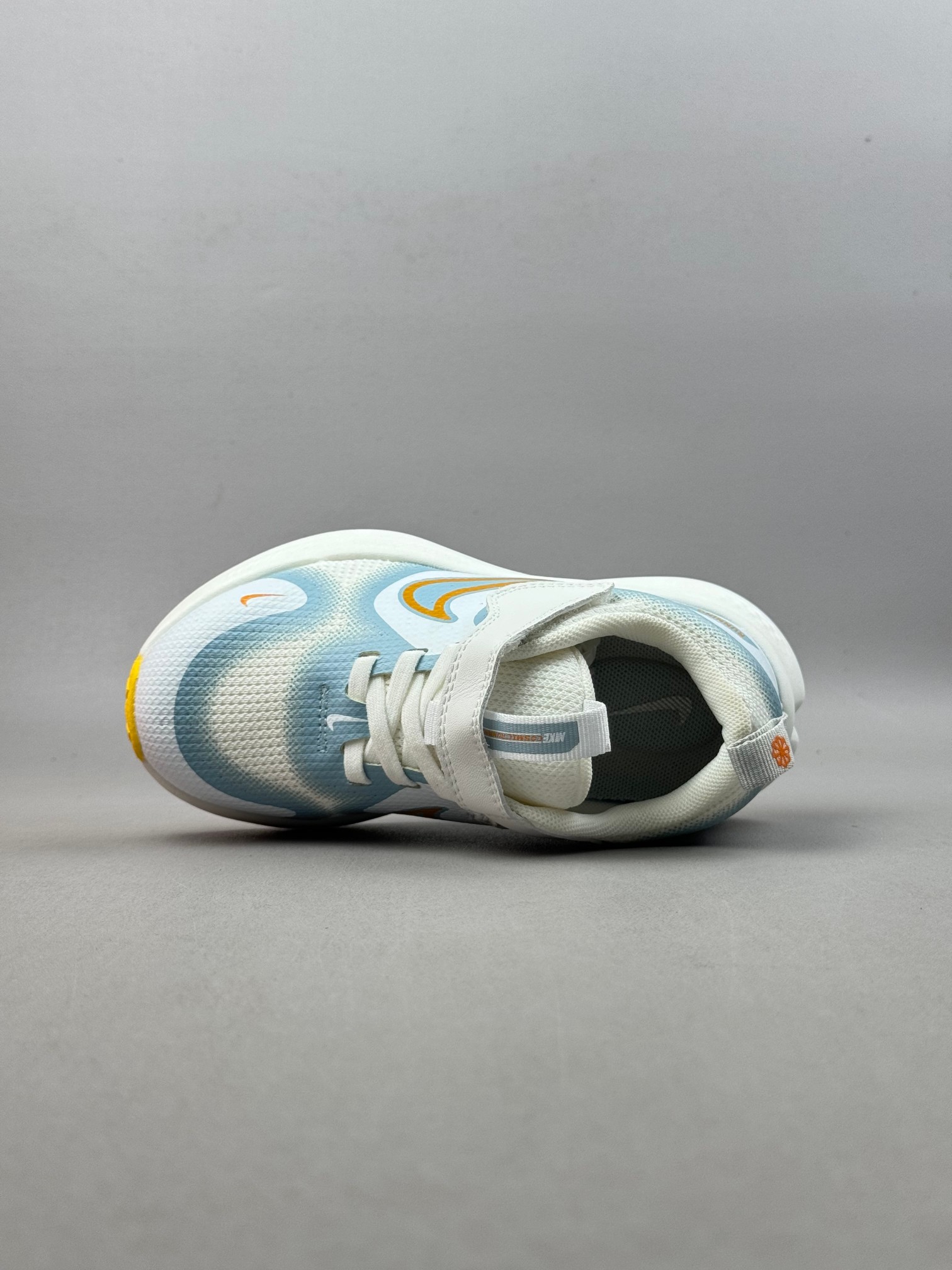 图片[4]-2025🔥 NK 新款ComicRunner儿童魔术贴跑鞋 尺码：28-37码 专柜同步新品🆕 优质面料拼接，质感满满💯 魔术贴➕松紧带设计，穿脱方便✌🏻 橡胶耐磨防滑大底，脚感不言而喻☁️！!-选品中心