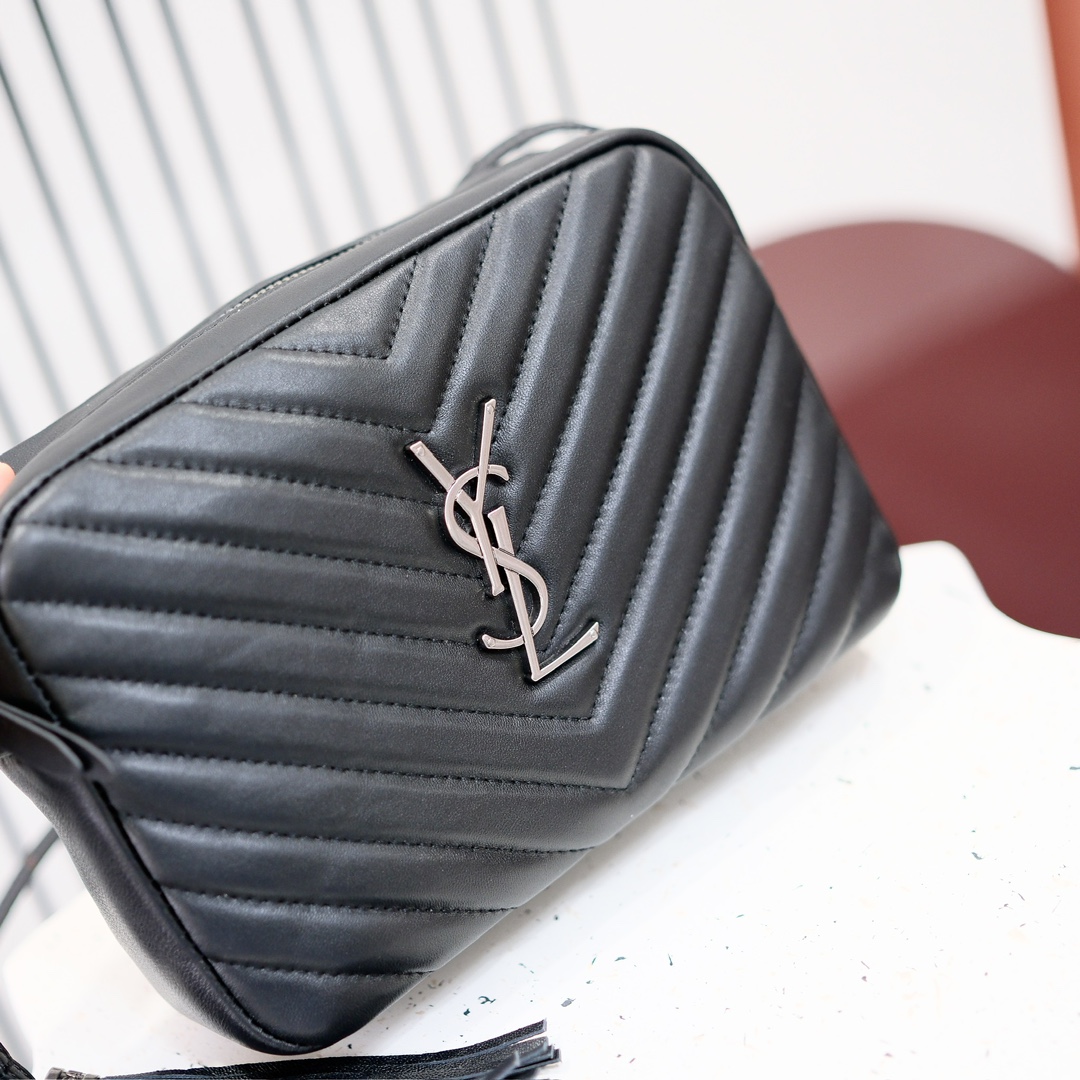 货号 50733银扣
尺寸 23.0  16.0  6.0 CM
真皮相机包MONOGRAM SAINT