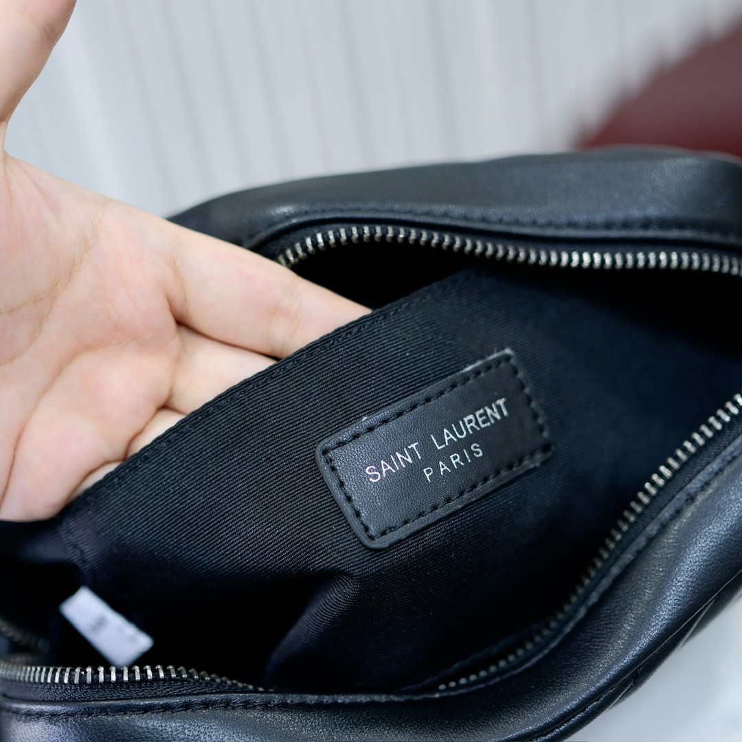 货号 50733银扣
尺寸 23.0  16.0  6.0 CM
真皮相机包MONOGRAM SAINT