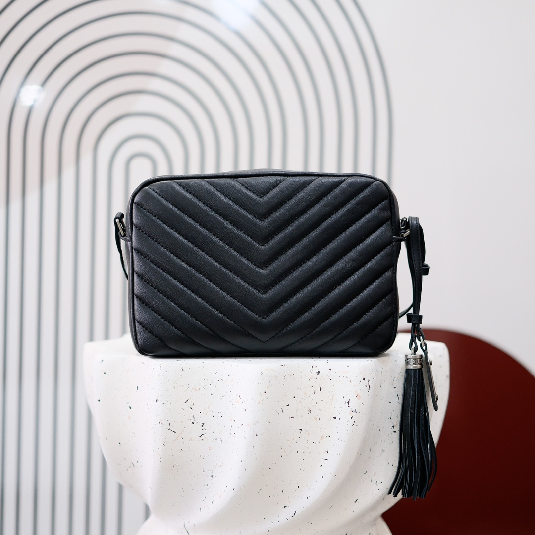 货号 50733银扣
尺寸 23.0  16.0  6.0 CM
真皮相机包MONOGRAM SAINT