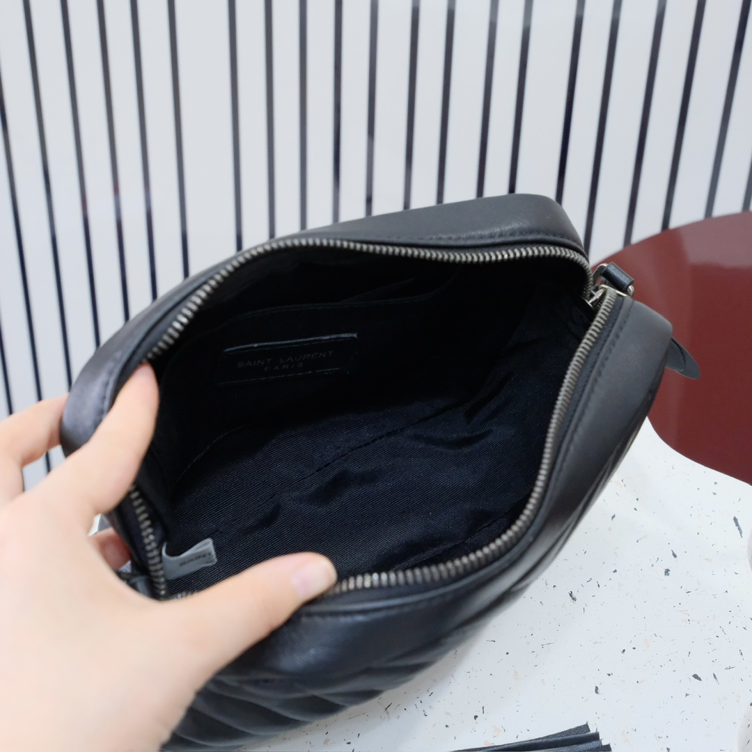 货号 50733银扣
尺寸 23.0  16.0  6.0 CM
真皮相机包MONOGRAM SAINT