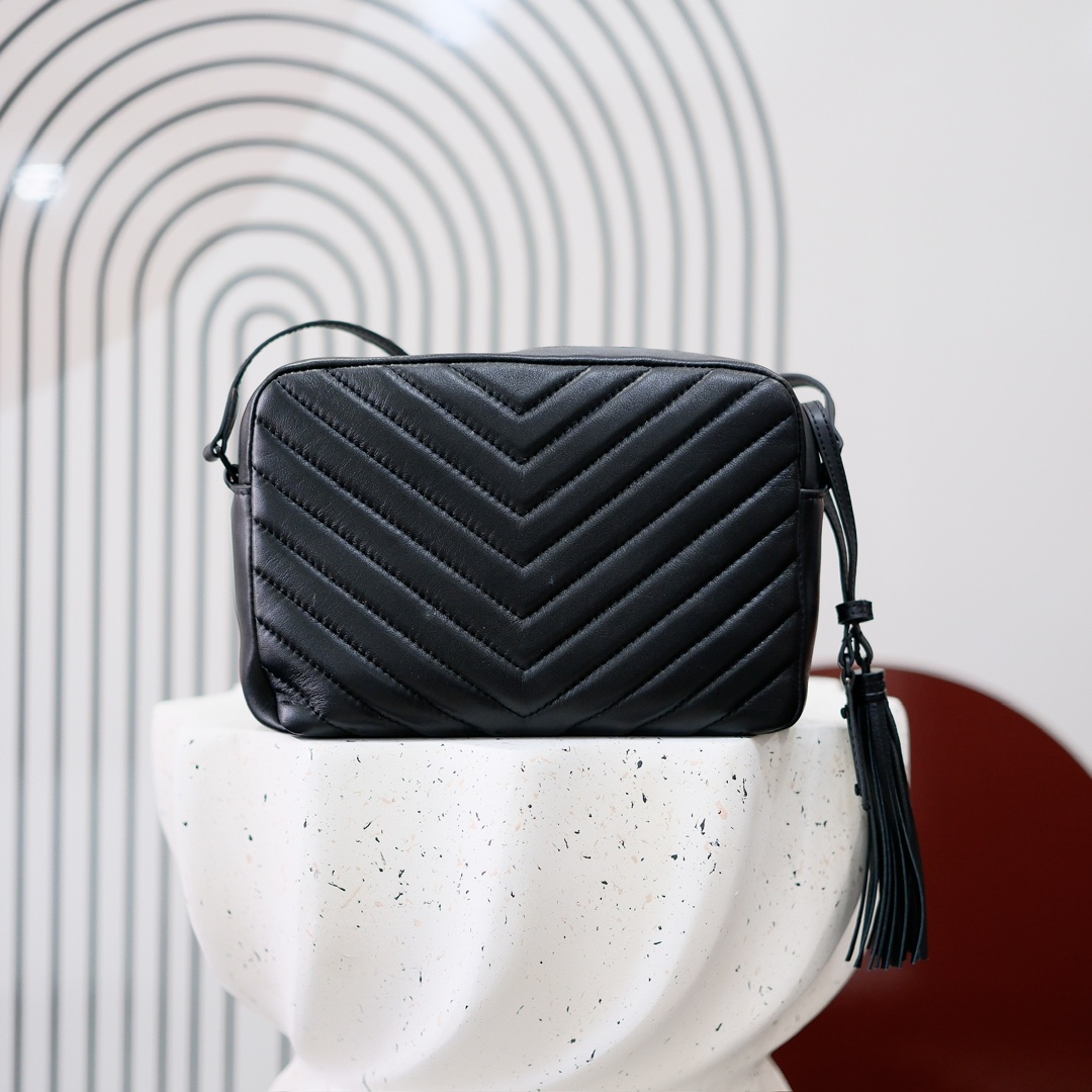 货号 50733黑扣
尺寸 23.0  16.0  6.0 CM
真皮相机包MONOGRAM SAINT