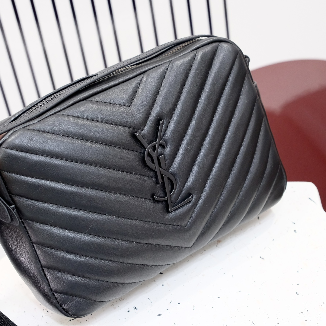 货号 50733黑扣
尺寸 23.0  16.0  6.0 CM
真皮相机包MONOGRAM SAINT