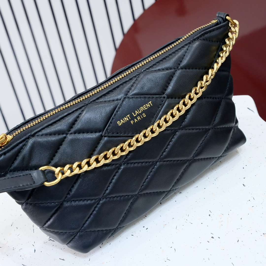 尺寸：27x12x10cm 
编码：8228
Y*L圣罗兰新款小羊皮腋下包，柔软细腻的小羊皮绗缝工艺，包