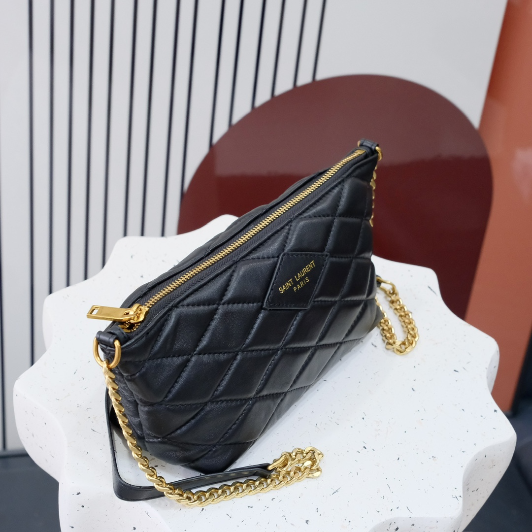 尺寸：27x12x10cm 
编码：8228
Y*L圣罗兰新款小羊皮腋下包，柔软细腻的小羊皮绗缝工艺，包