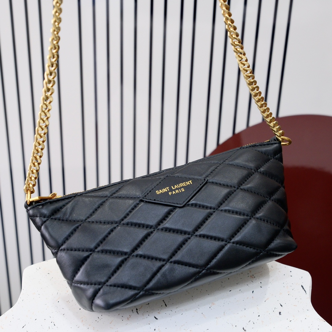 尺寸：27x12x10cm 
编码：8228
Y*L圣罗兰新款小羊皮腋下包，柔软细腻的小羊皮绗缝工艺，包