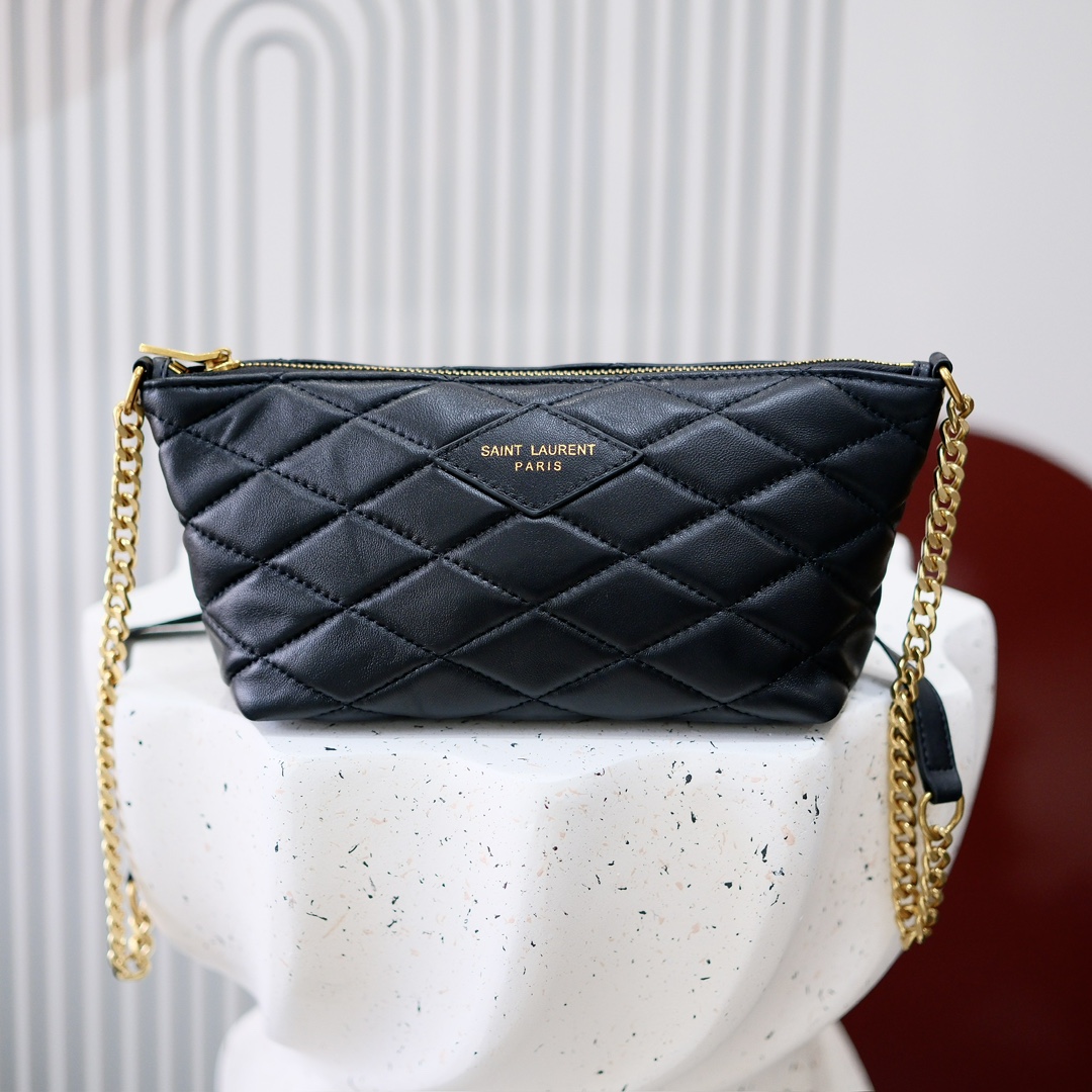 尺寸：27x12x10cm 
编码：8228
Y*L圣罗兰新款小羊皮腋下包，柔软细腻的小羊皮绗缝工艺，包