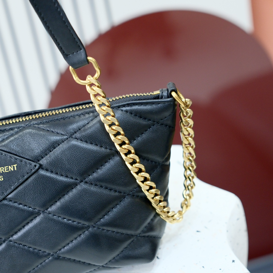 尺寸：27x12x10cm 
编码：8228
Y*L圣罗兰新款小羊皮腋下包，柔软细腻的小羊皮绗缝工艺，包