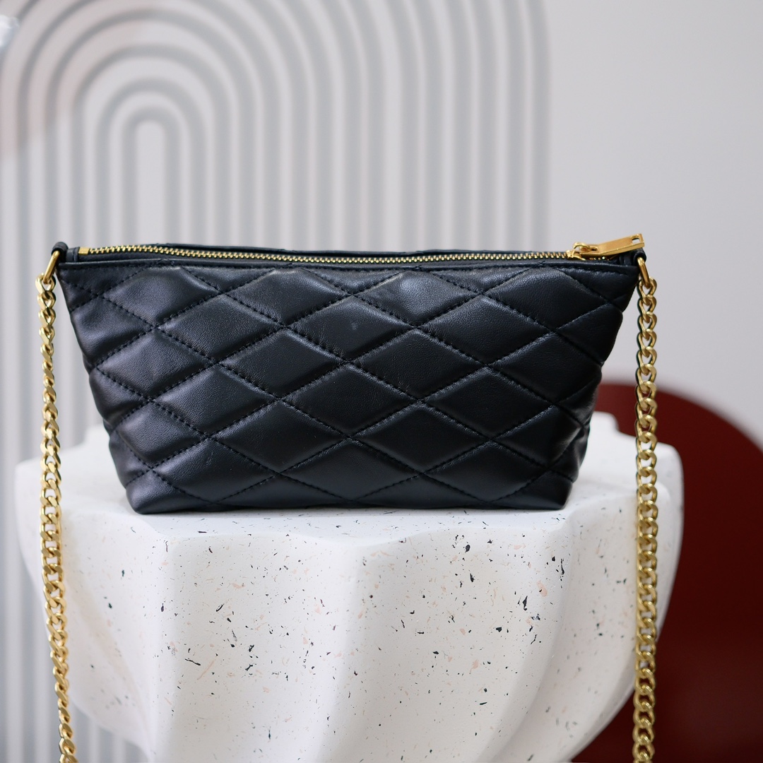 尺寸：27x12x10cm 
编码：8228
Y*L圣罗兰新款小羊皮腋下包，柔软细腻的小羊皮绗缝工艺，包