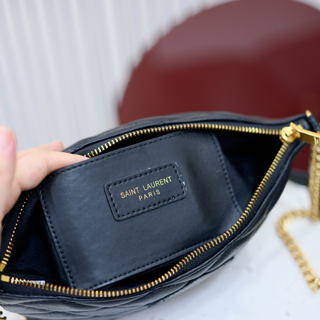 尺寸：27x12x10cm 
编码：8228
Y*L圣罗兰新款小羊皮腋下包，柔软细腻的小羊皮绗缝工艺，包