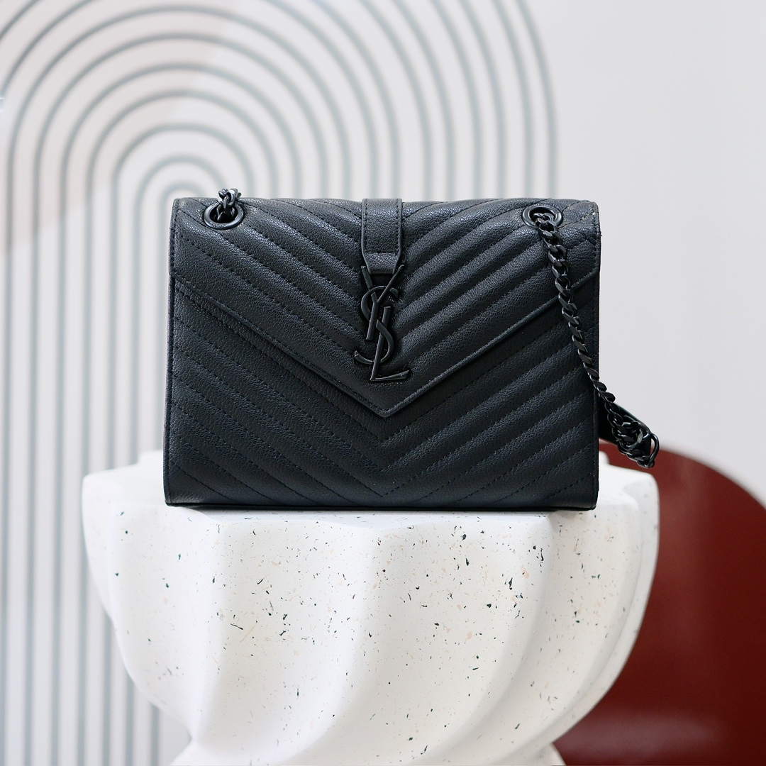 小号款号26599 
装饰互扣式金属Y*L标志 五金完美无暇 进口牛皮 手感超赞 细节精湛手工精致 单肩