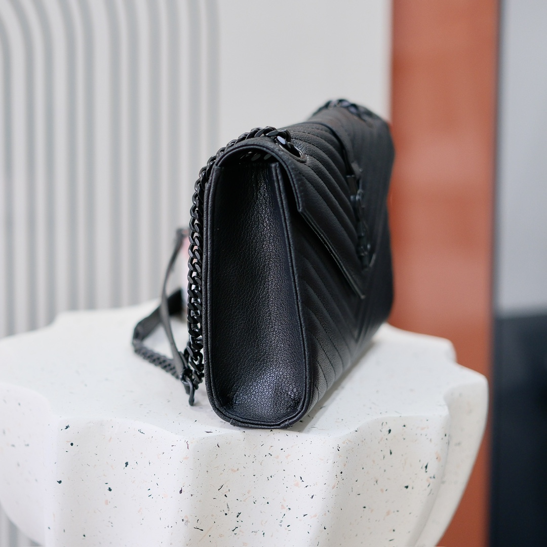 小号款号26599 
装饰互扣式金属Y*L标志 五金完美无暇 进口牛皮 手感超赞 细节精湛手工精致 单肩