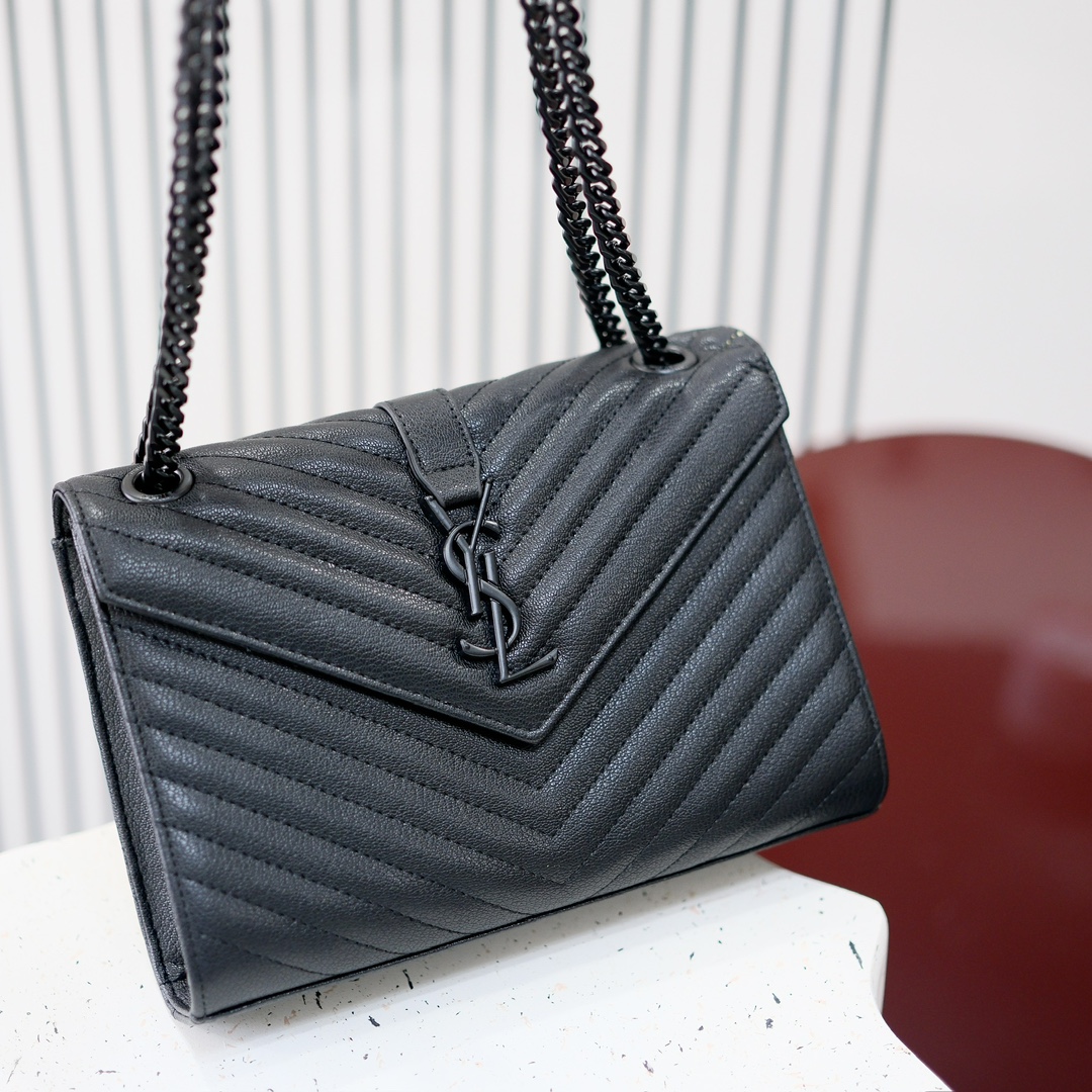 小号款号26599 
装饰互扣式金属Y*L标志 五金完美无暇 进口牛皮 手感超赞 细节精湛手工精致 单肩