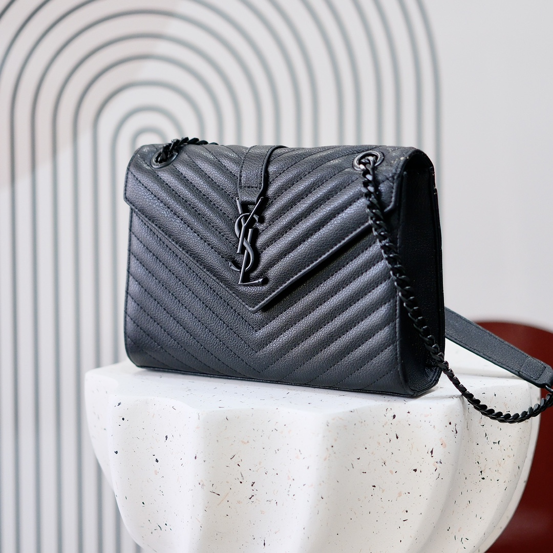 小号款号26599 
装饰互扣式金属Y*L标志 五金完美无暇 进口牛皮 手感超赞 细节精湛手工精致 单肩